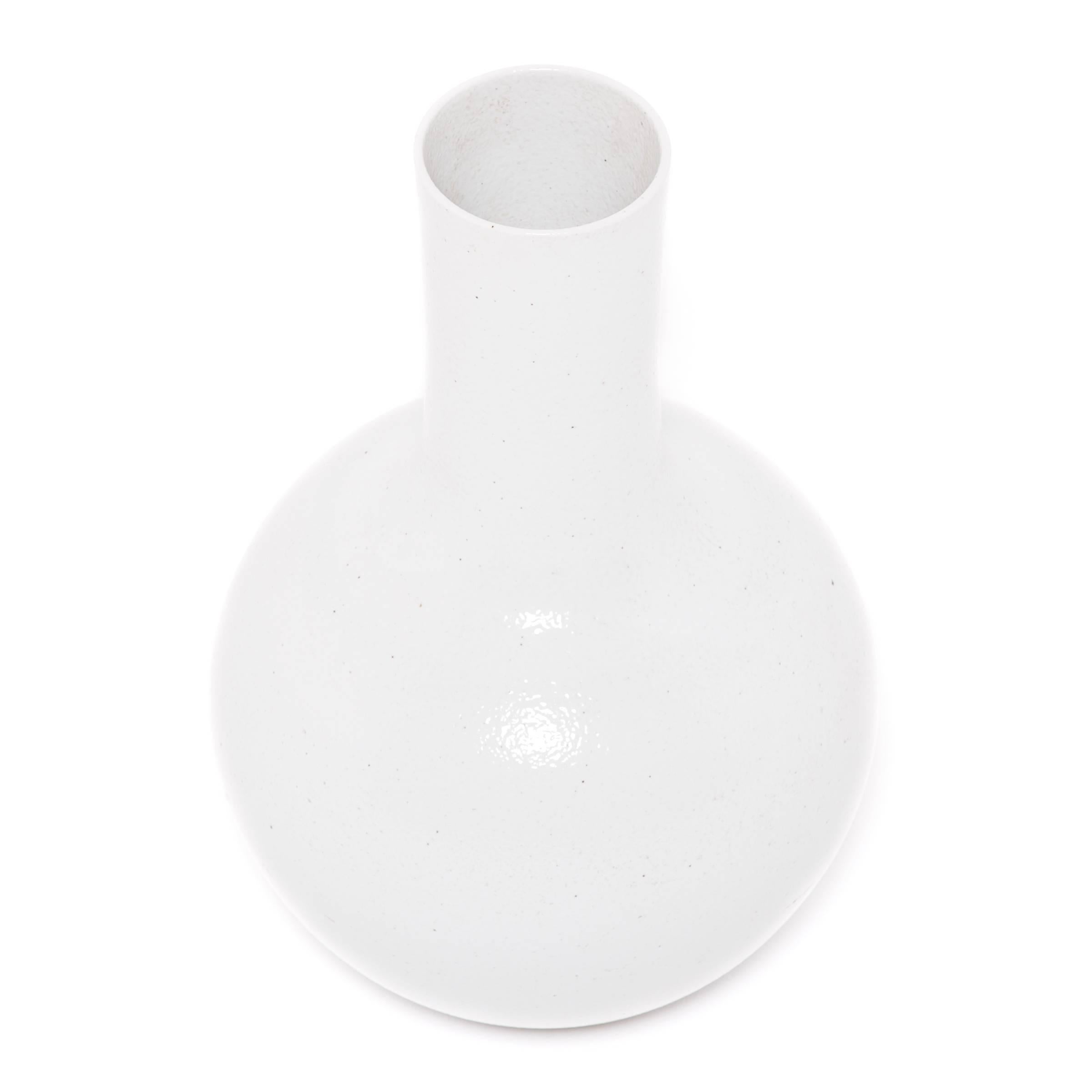 White Glazed Bottleneck Vase In Good Condition For Sale In Chicago, IL