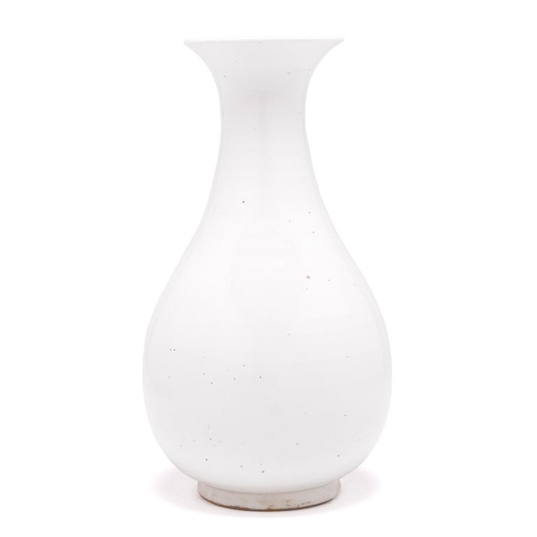 Chinese Cloud White Phoenixtail Vase For Sale