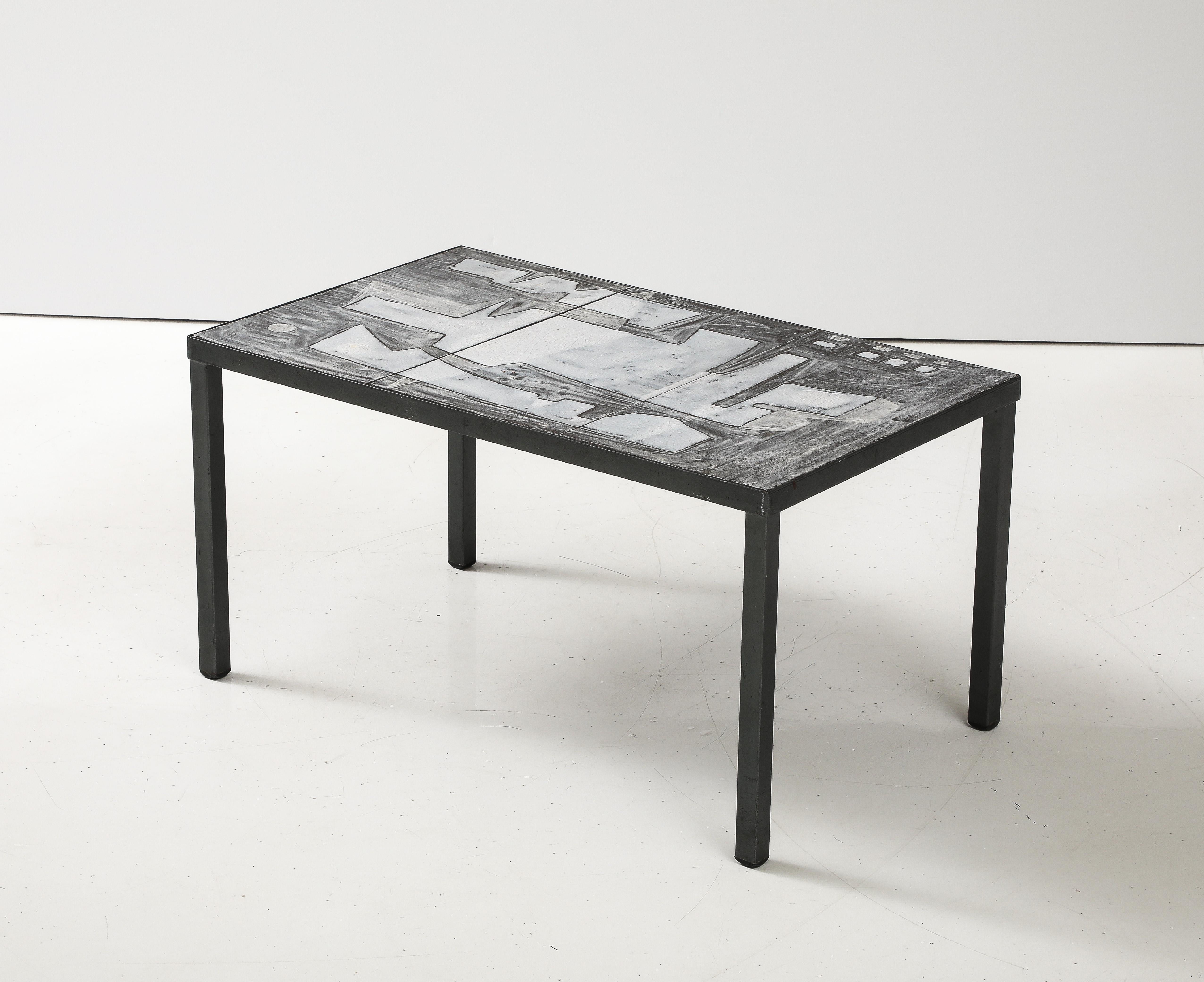 Cloutier Table basse avec plateau en pierre de lave en blanc, design abstrait gris, France en vente 8