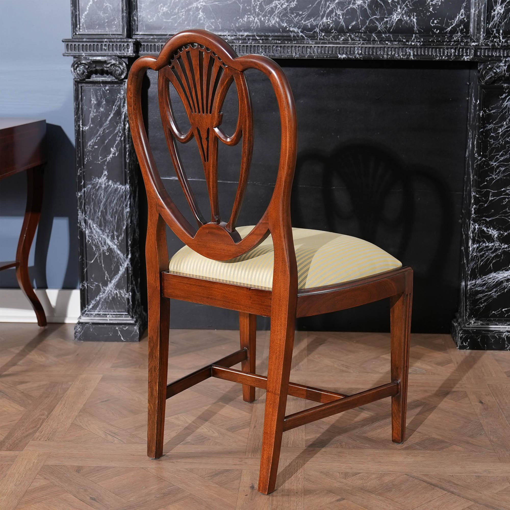 Sedie da pranzo con schienale a trifoglio, set da 10 in vendita 13