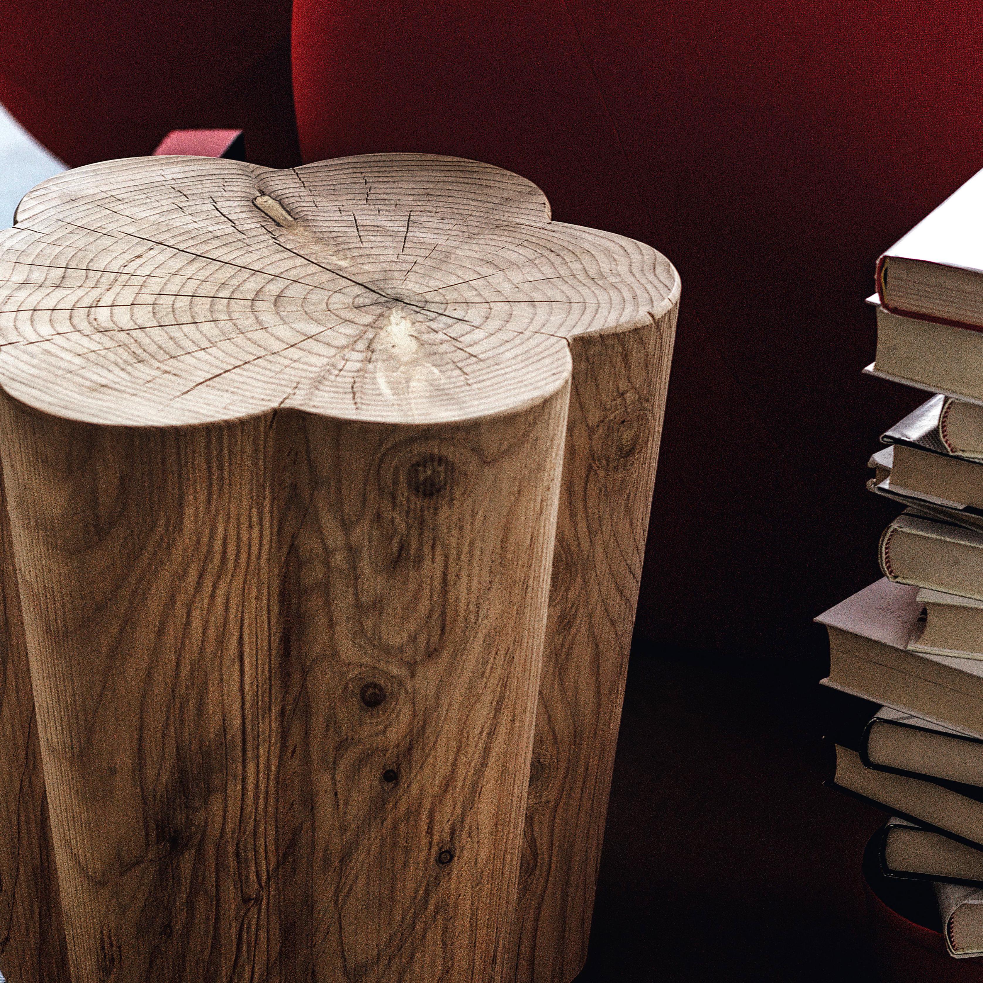 Clover Cedar Stool In New Condition For Sale In Paris, FR