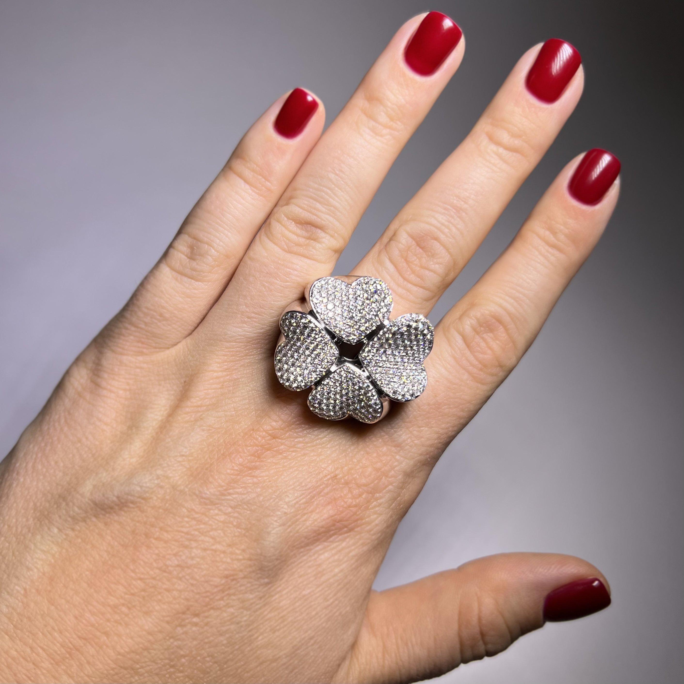Clover Diamond Ring in 18 Karat White Gold by Pasquale Bruni 5
