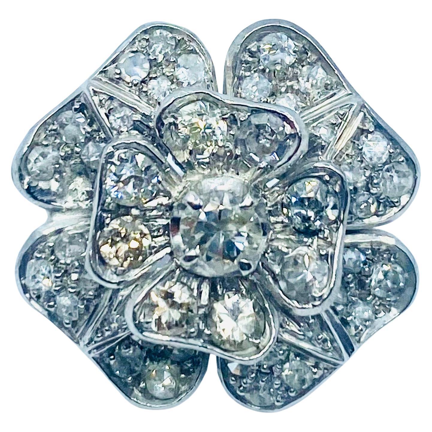Klee-Ohrringe Diamant 18k Weißgold Estate Jewelry (Rundschliff) im Angebot