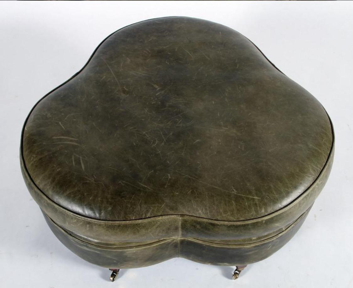 Américain Pouf Clover Leaf Form A en cuir vert en vente