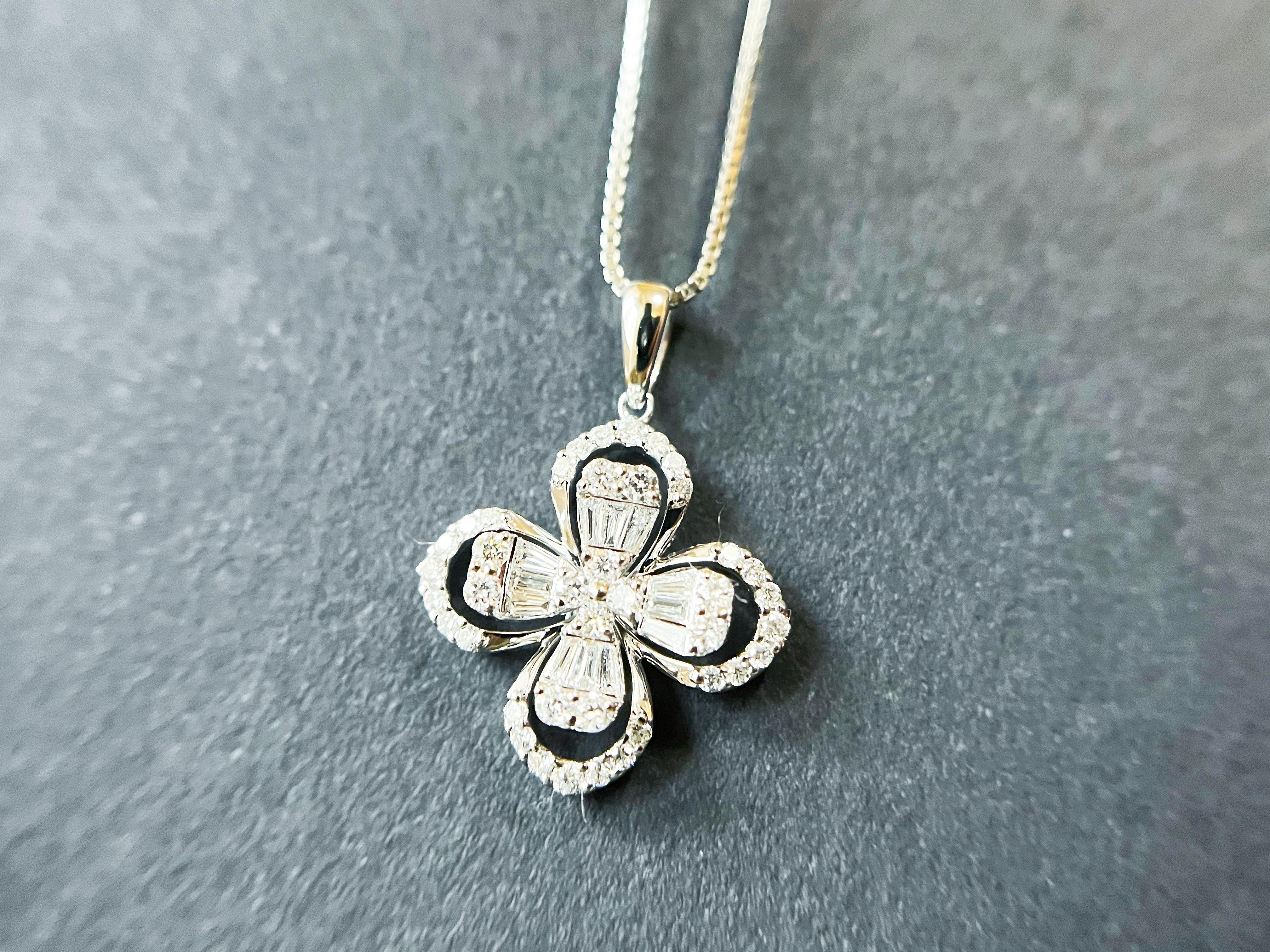 Certified Clover Leaf Pave Setting Diamond Pendant Necklace in 18K White Gold In New Condition For Sale In Kowloon, HK