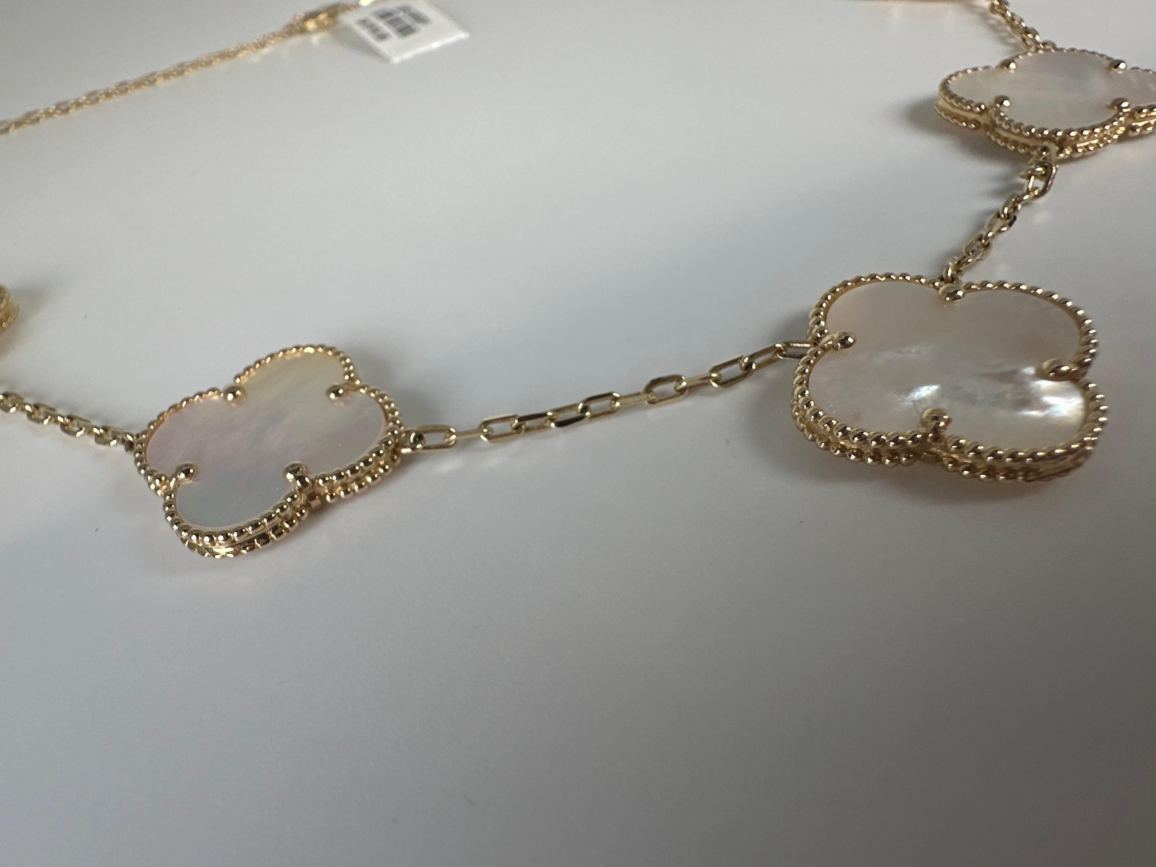 Clover necklace 14KT gold 17
