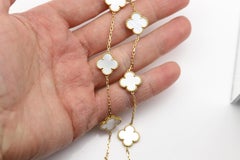Clover Necklace 18k Solid Gold pre-owned as new condition Mother of Pearl