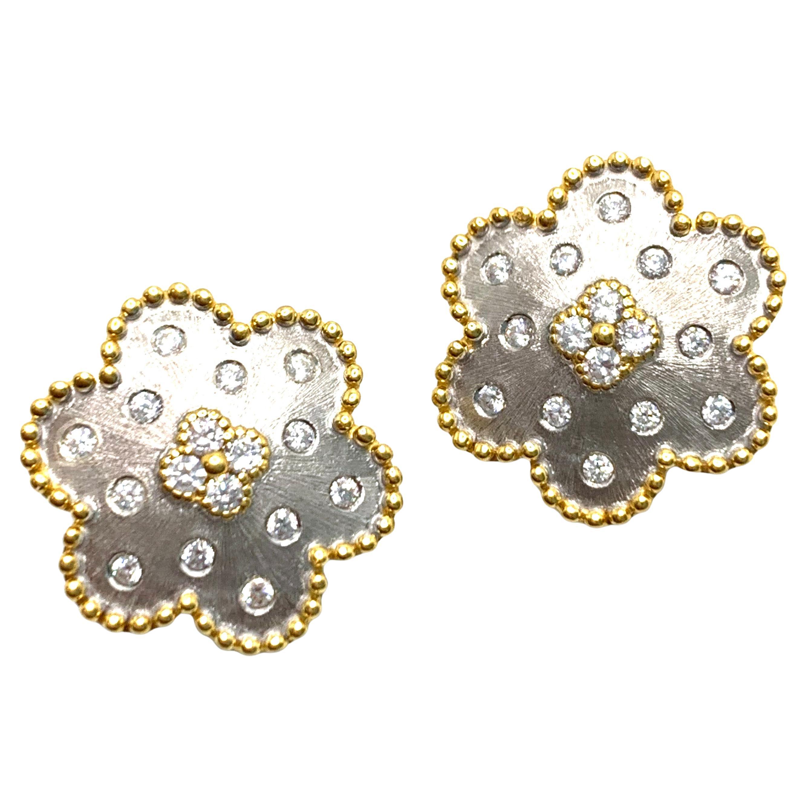 Boucles d'oreilles bicolores en forme de fleur à motif de trèfle