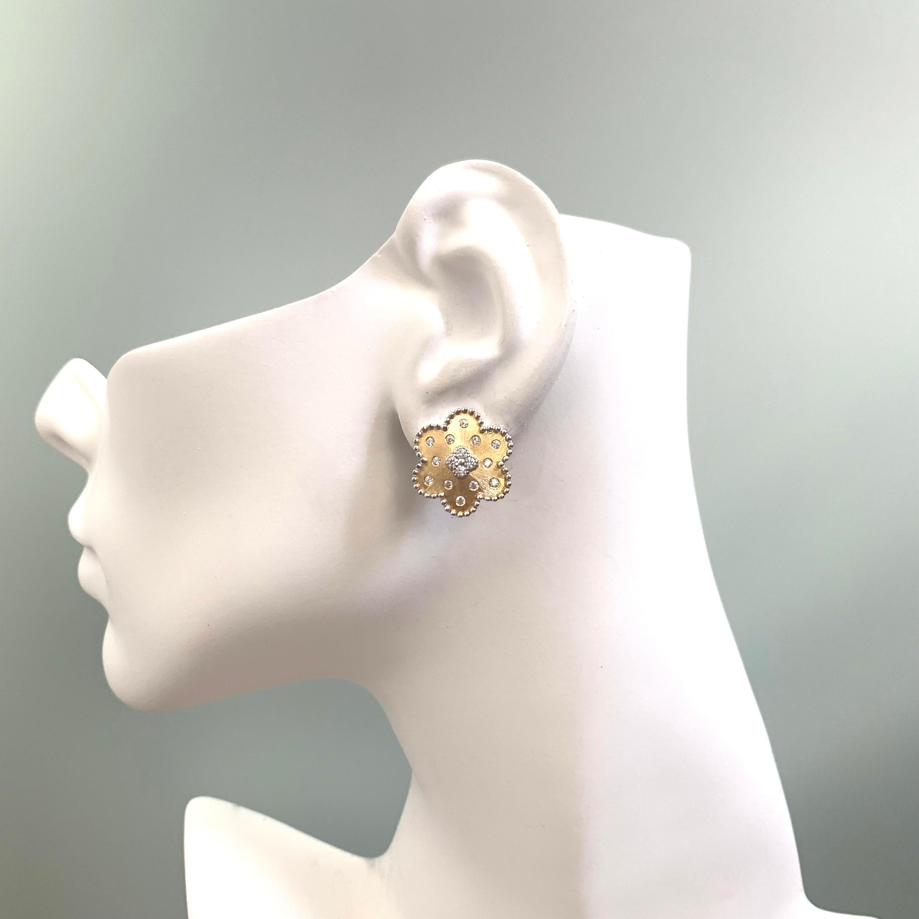 Donna Orecchini in vermeil a forma di fiore con motivo a trifoglio in vendita
