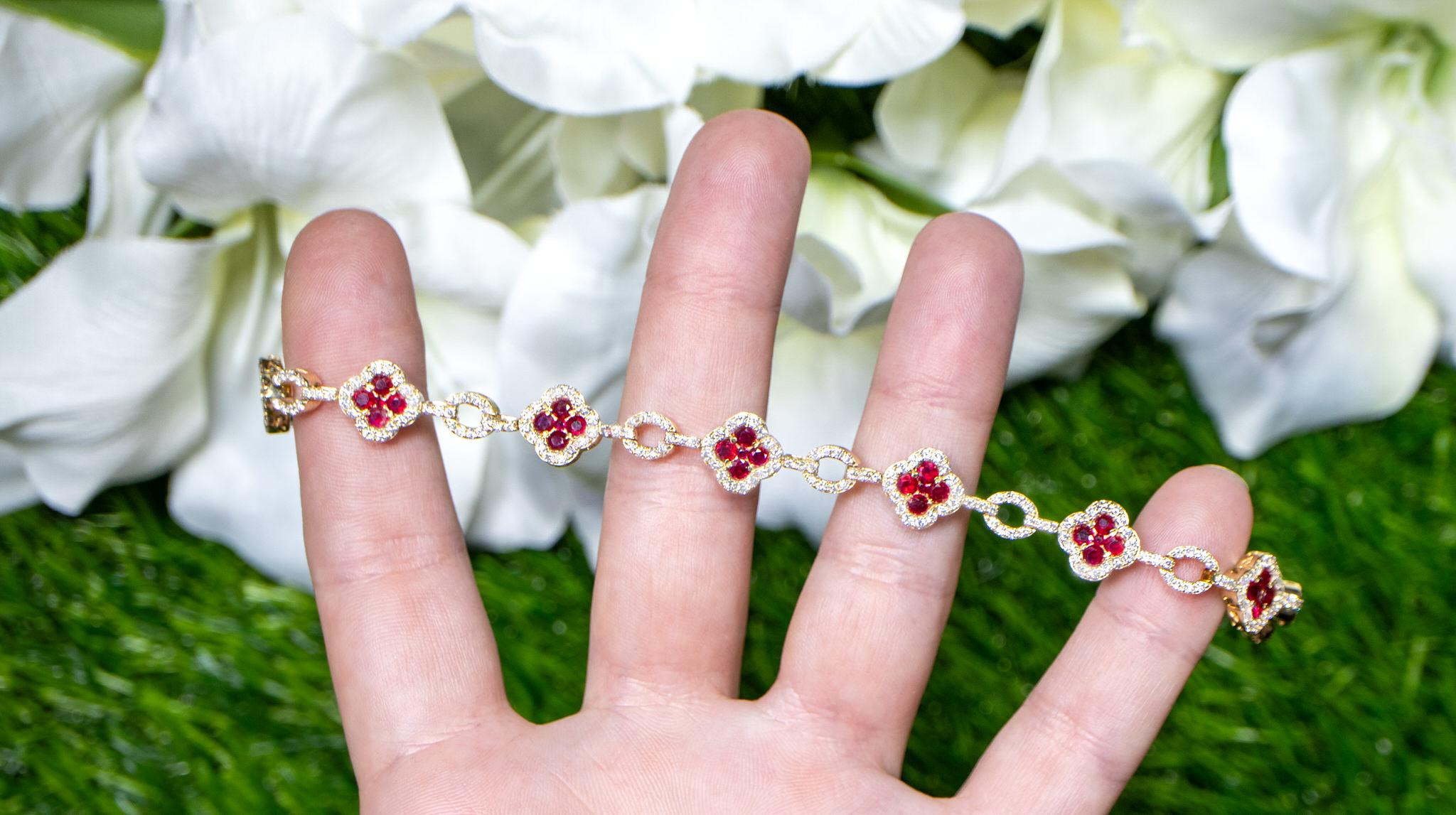 Clover Ruby Bracelet Diamond Links 5.45 Carats 18K Yellow Gold In Excellent Condition For Sale In Laguna Niguel, CA