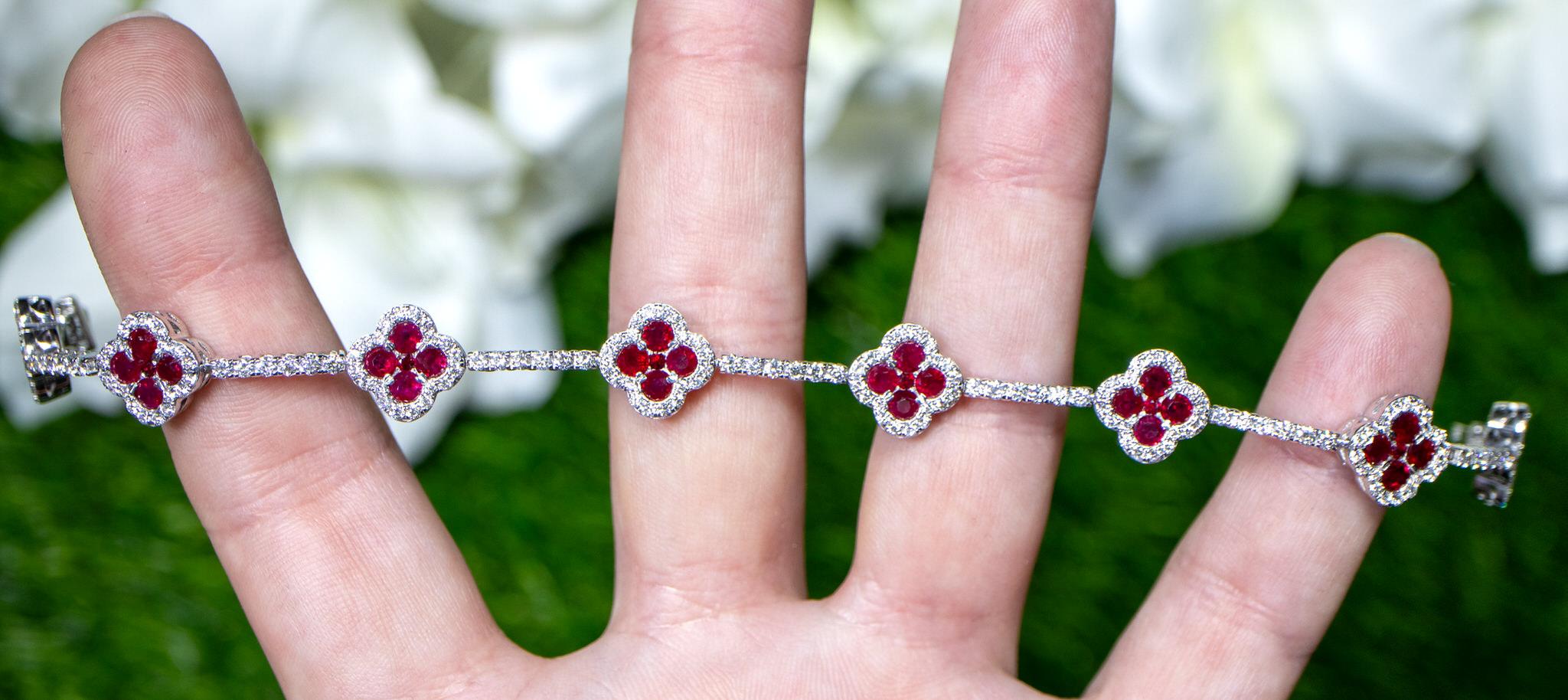 Modern Clover Ruby Bracelet Diamond Links 6.47 Carats 18K White Gold For Sale