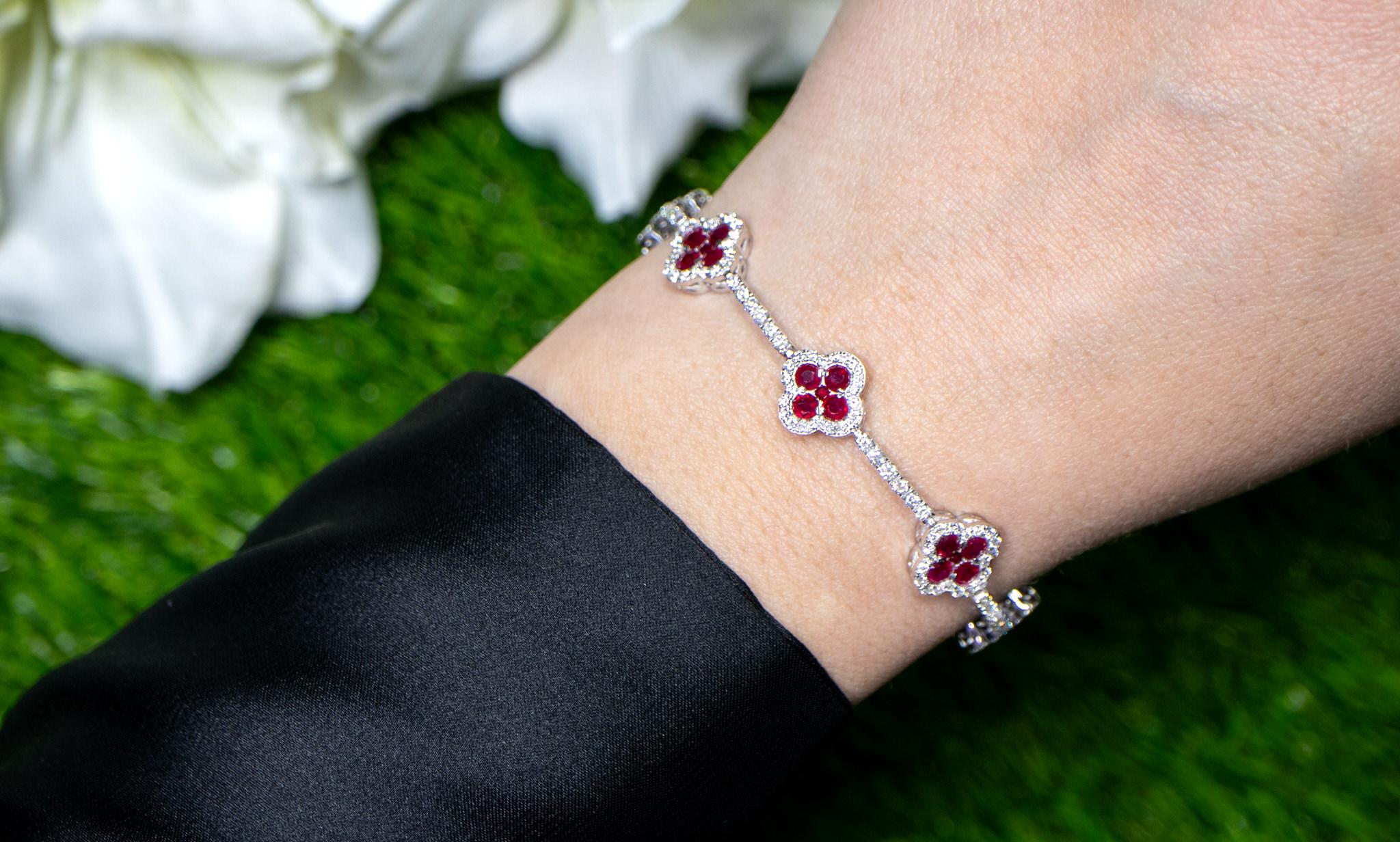 Clover Ruby Bracelet Diamond Links 6.47 Carats 18K White Gold In New Condition For Sale In Laguna Niguel, CA