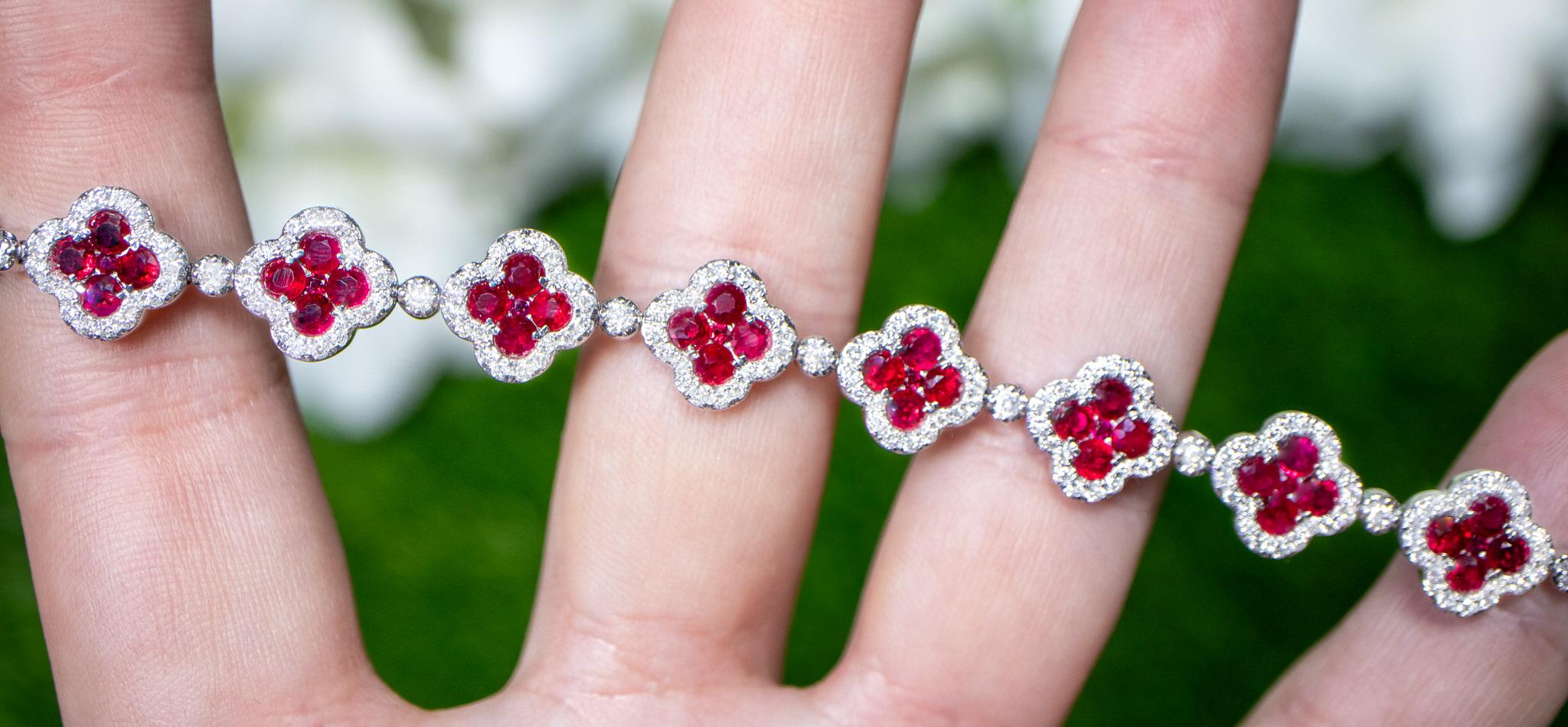 Modern Clover Ruby Bracelet Diamond Links 8.5 Carats 18K White Gold For Sale