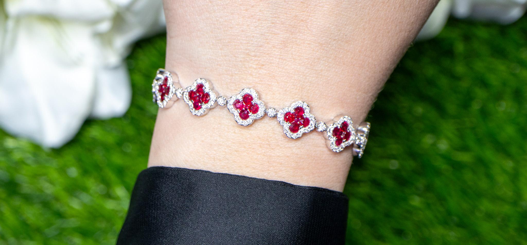 Clover Ruby Bracelet Diamond Links 8.5 Carats 18K White Gold In Excellent Condition For Sale In Laguna Niguel, CA
