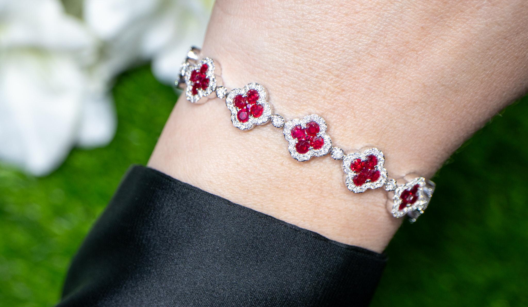 Women's or Men's Clover Ruby Bracelet Diamond Links 8.5 Carats 18K White Gold For Sale
