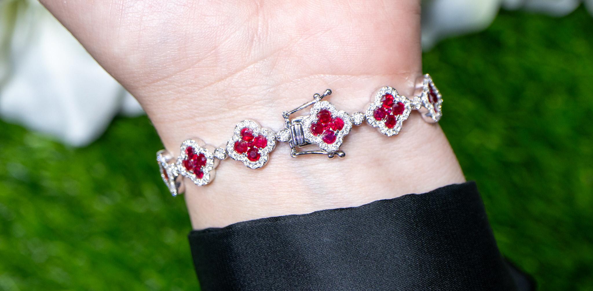 Clover Ruby Bracelet Diamond Links 8.5 Carats 18K White Gold For Sale 1