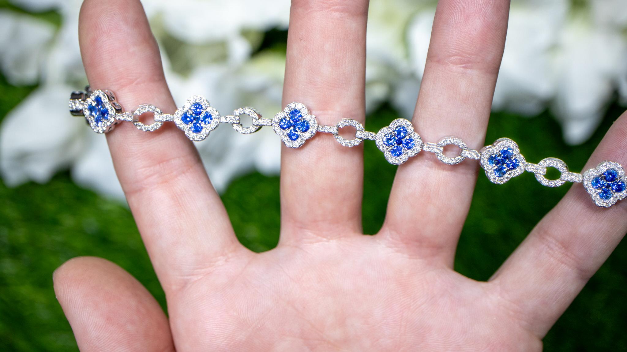Clover Sapphire Bracelet Diamond Links 5.38 Carats 18K White Gold In Excellent Condition For Sale In Laguna Niguel, CA