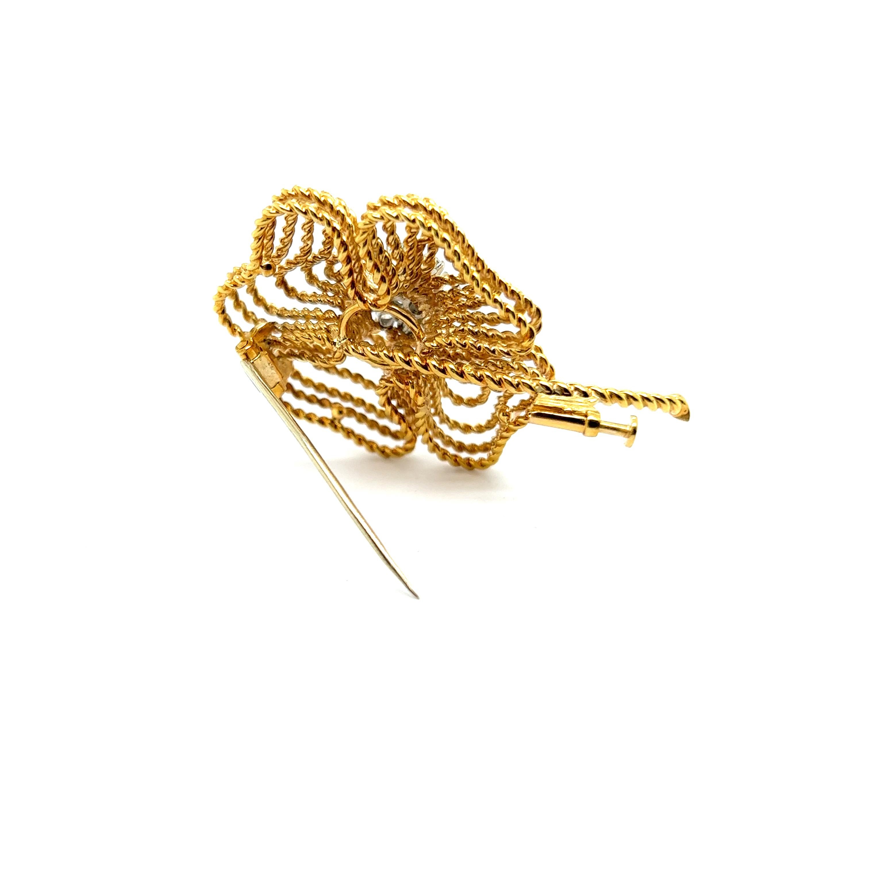 Clover Brooch with Diamonds in 18 Karat Yellow and White Gold For Sale 2