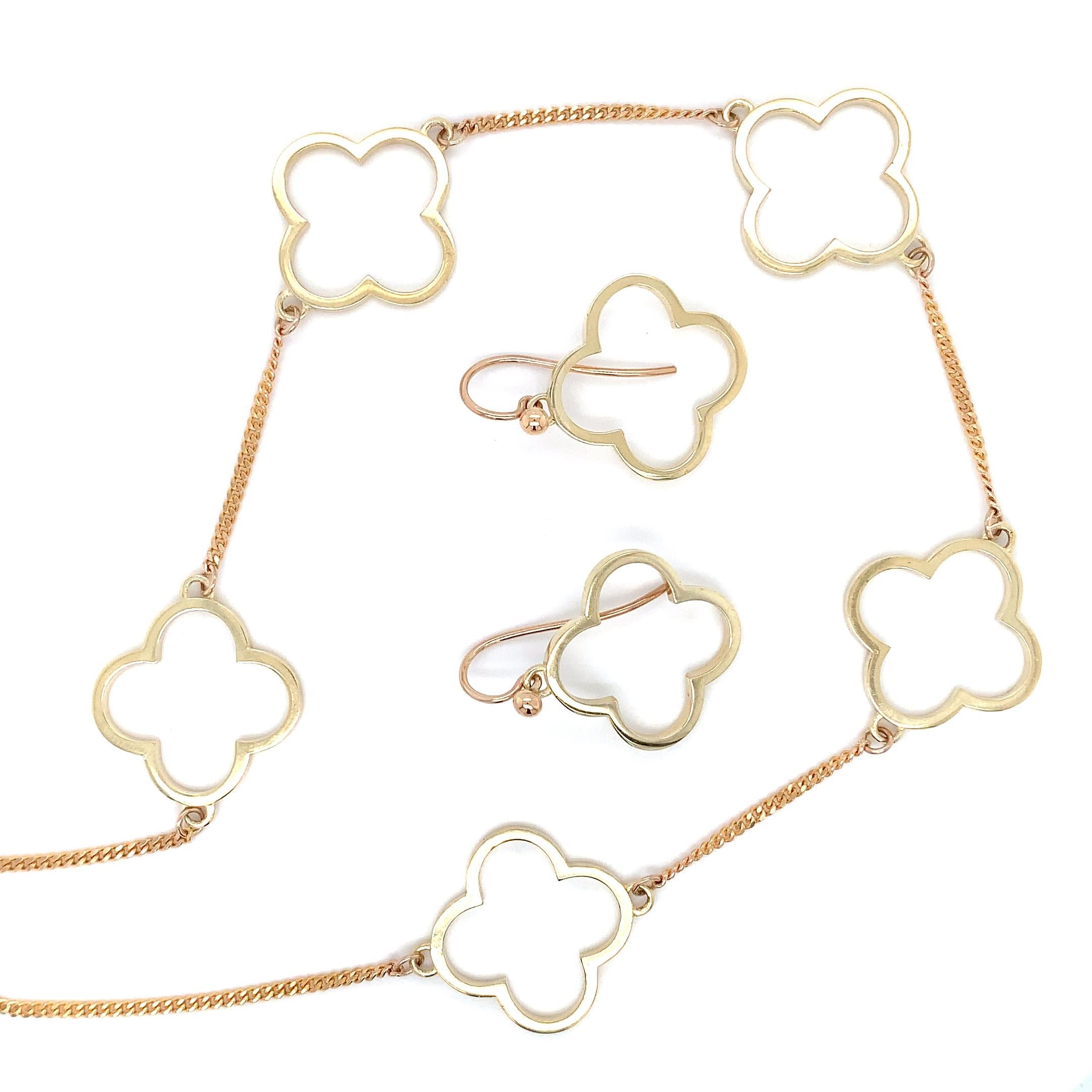 Ensemble boucles d'oreilles pendantes et collier en forme de trèfle en or jaune 9 carats en vente 2
