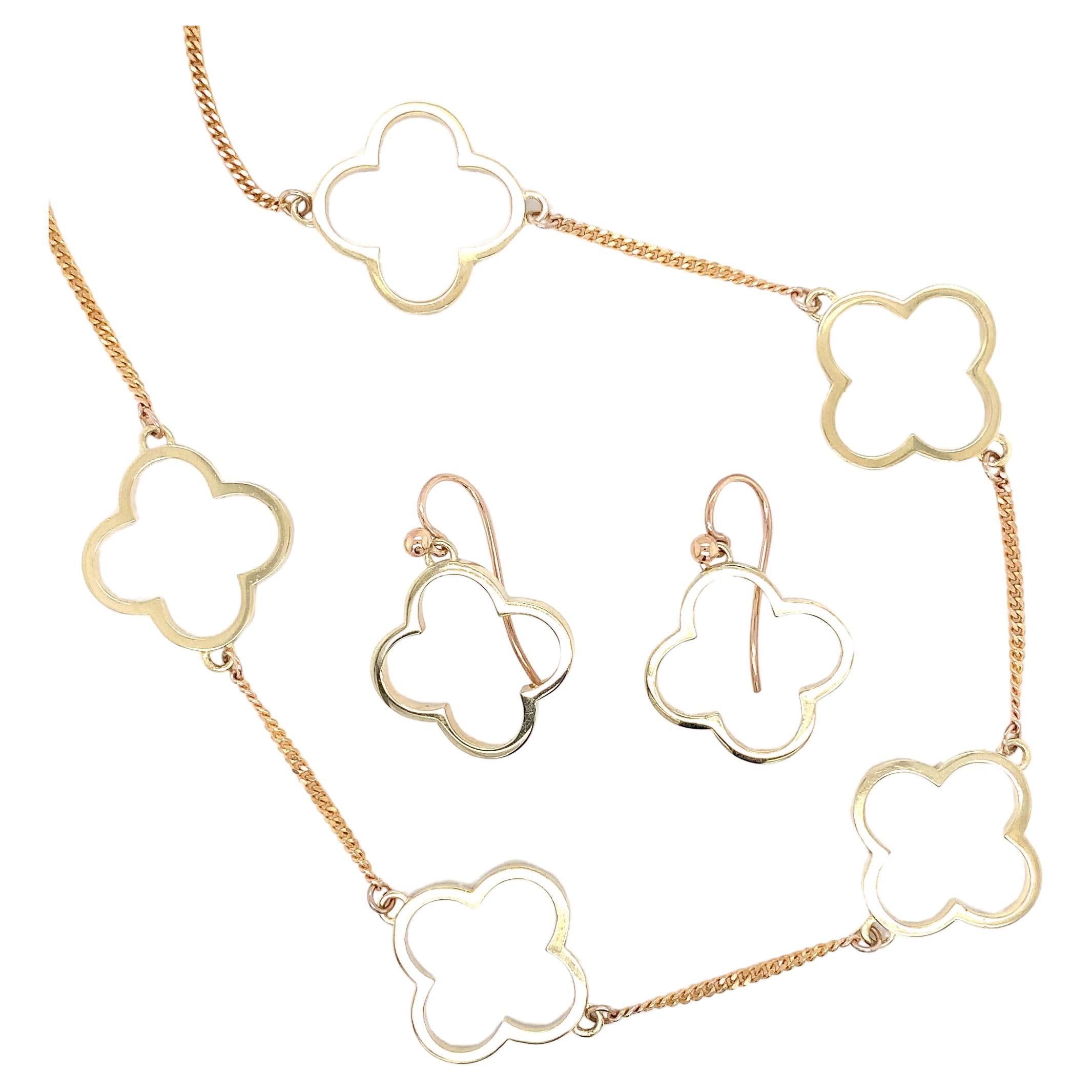 Ensemble boucles d'oreilles pendantes et collier en forme de trèfle en or jaune 9 carats