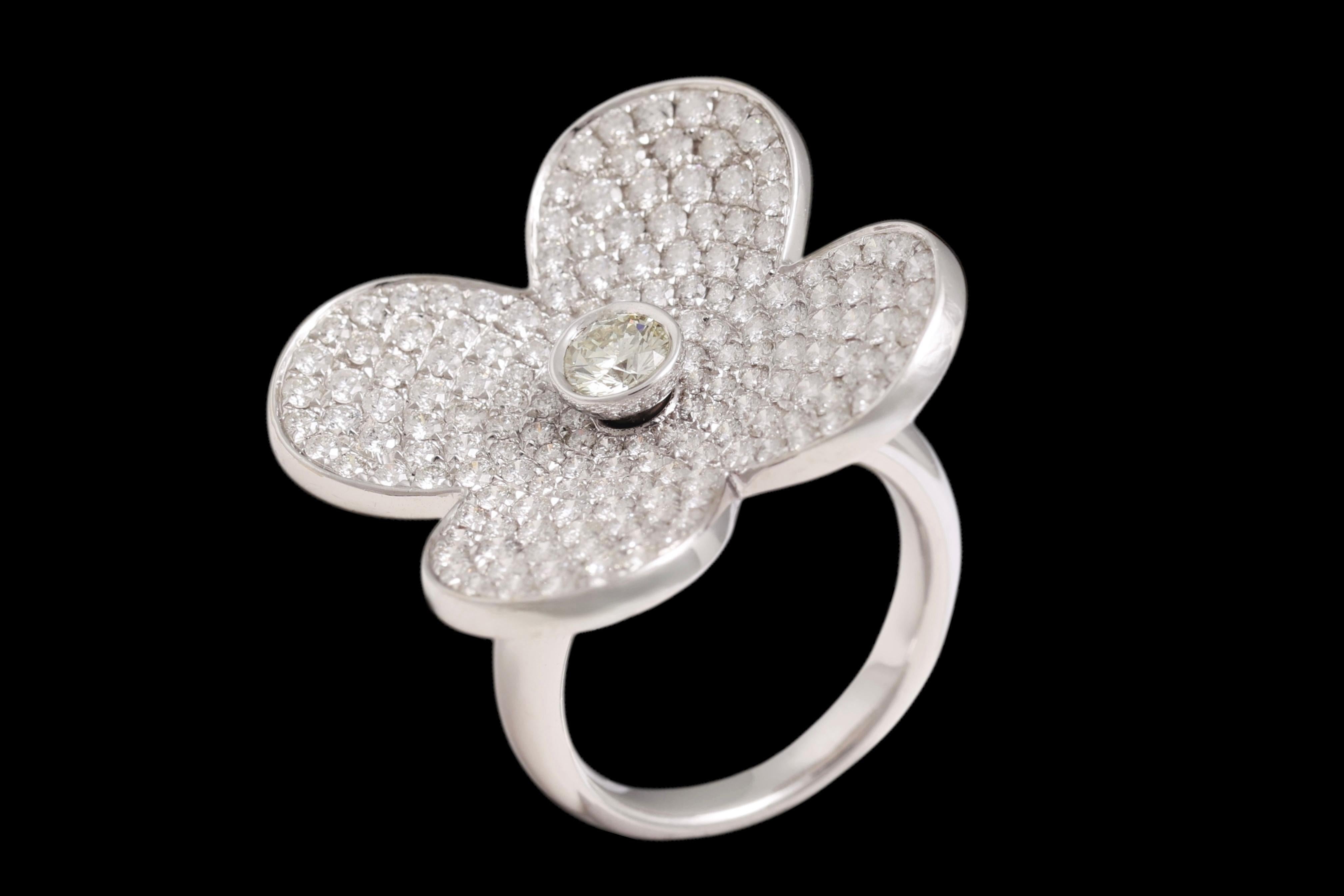 Anillo de 18 Kt con Diamantes en Movimiento en Forma de Trébol en Nuevo estado para la venta en Antwerp, BE