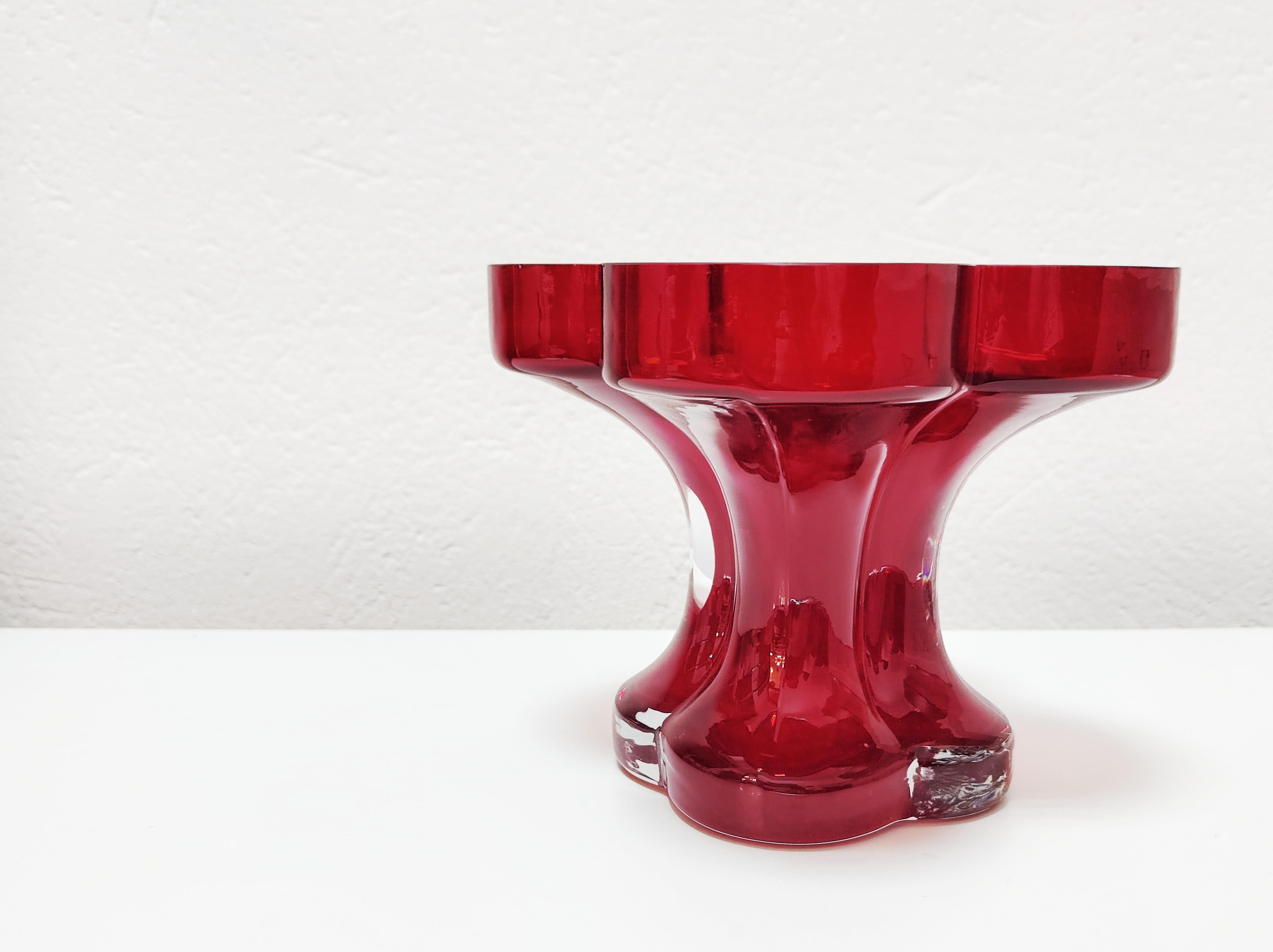 Finlandese Vaso Onnenlehti a forma di trifoglio per Riihimäen Lasi di Helena Tynell in vendita