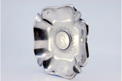 Clover-shaped silver ashtray with D. Carlos & D. Amélia coin and four rests