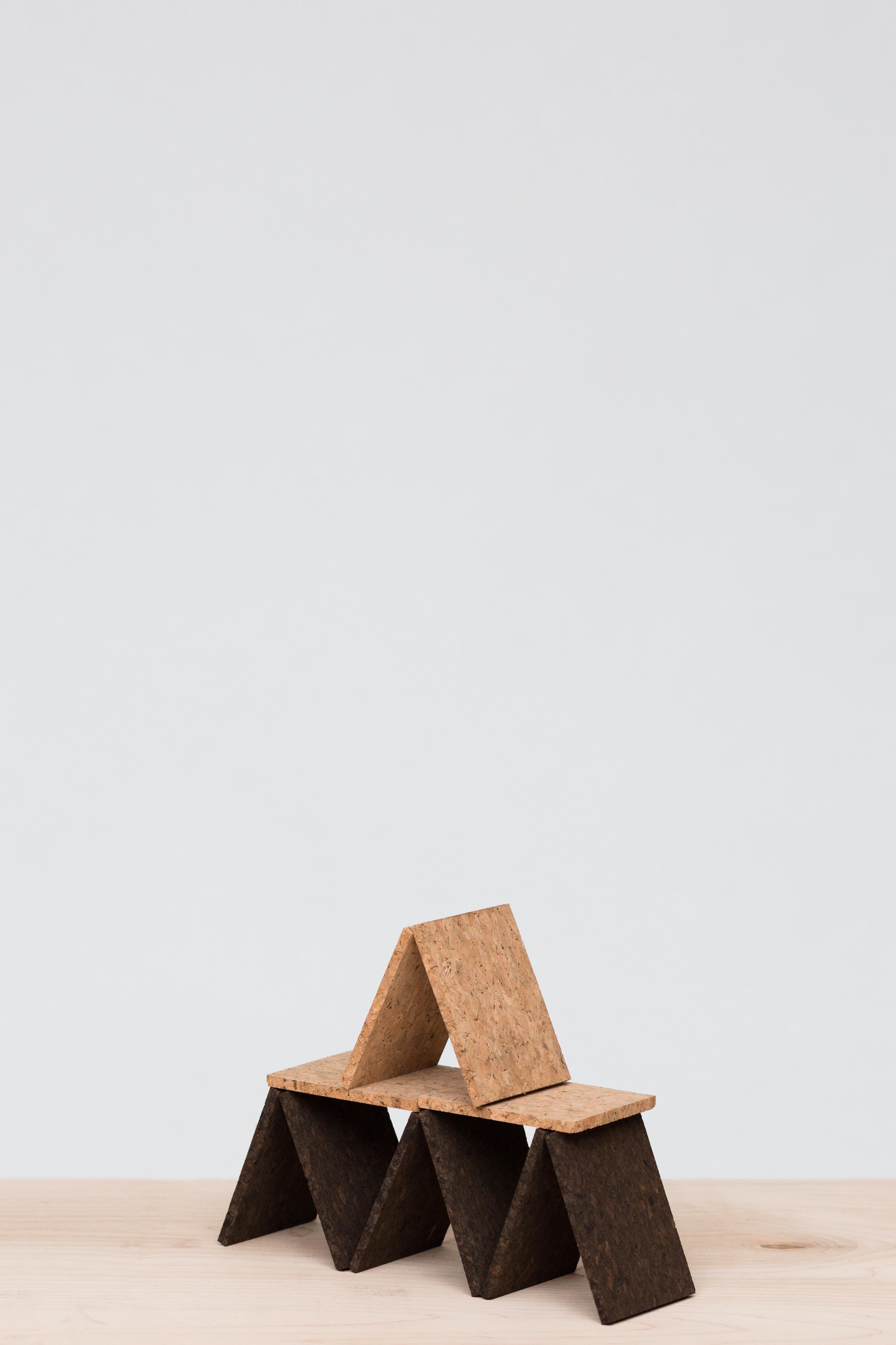 Trébol de corcho macizo Mesa auxiliar escultórica tallada contemporánea Natural en venta 9