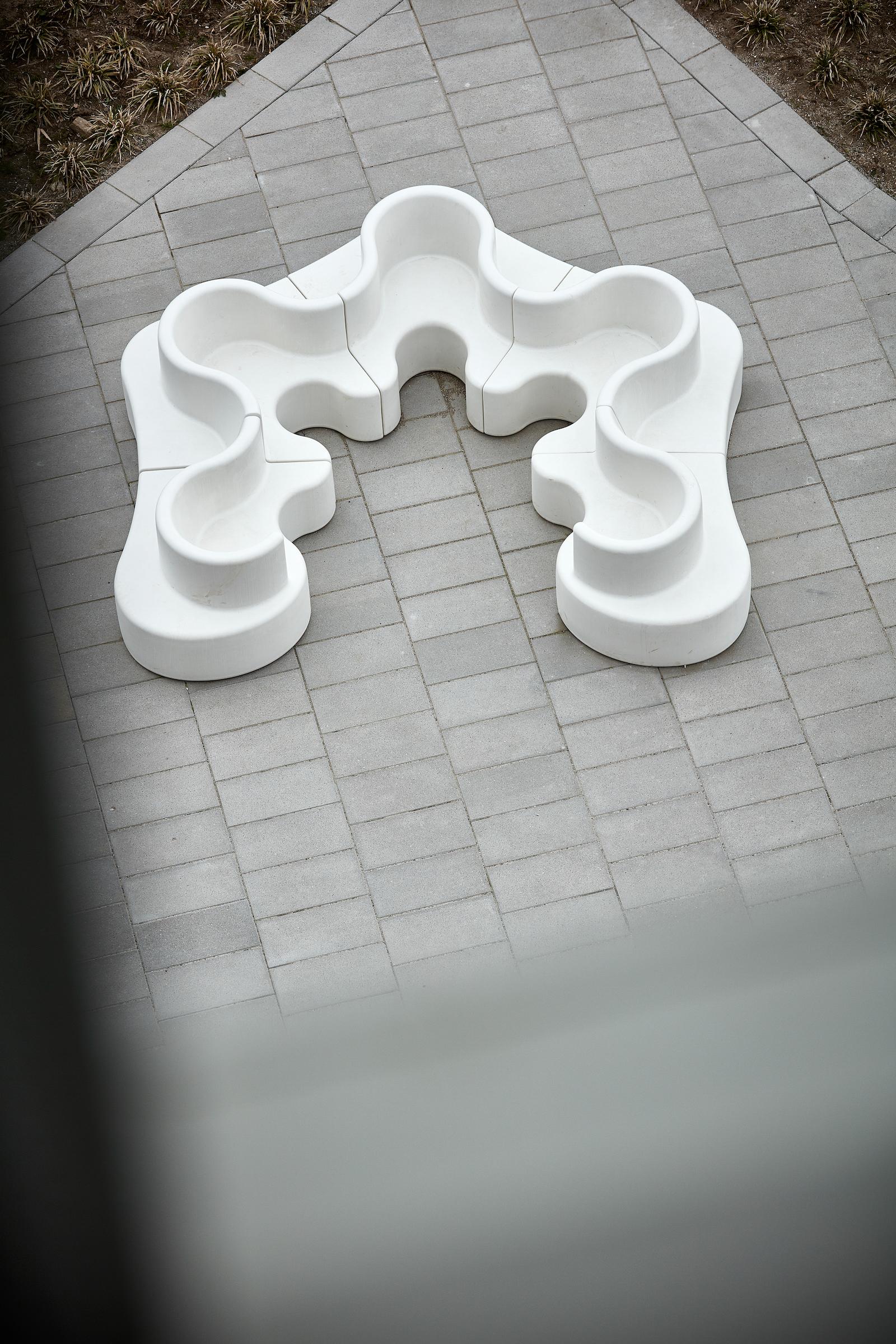 Divano per interni e per esterni Cloverleaf, Unità di sinistra in bianco di Verner Panton in vendita 6