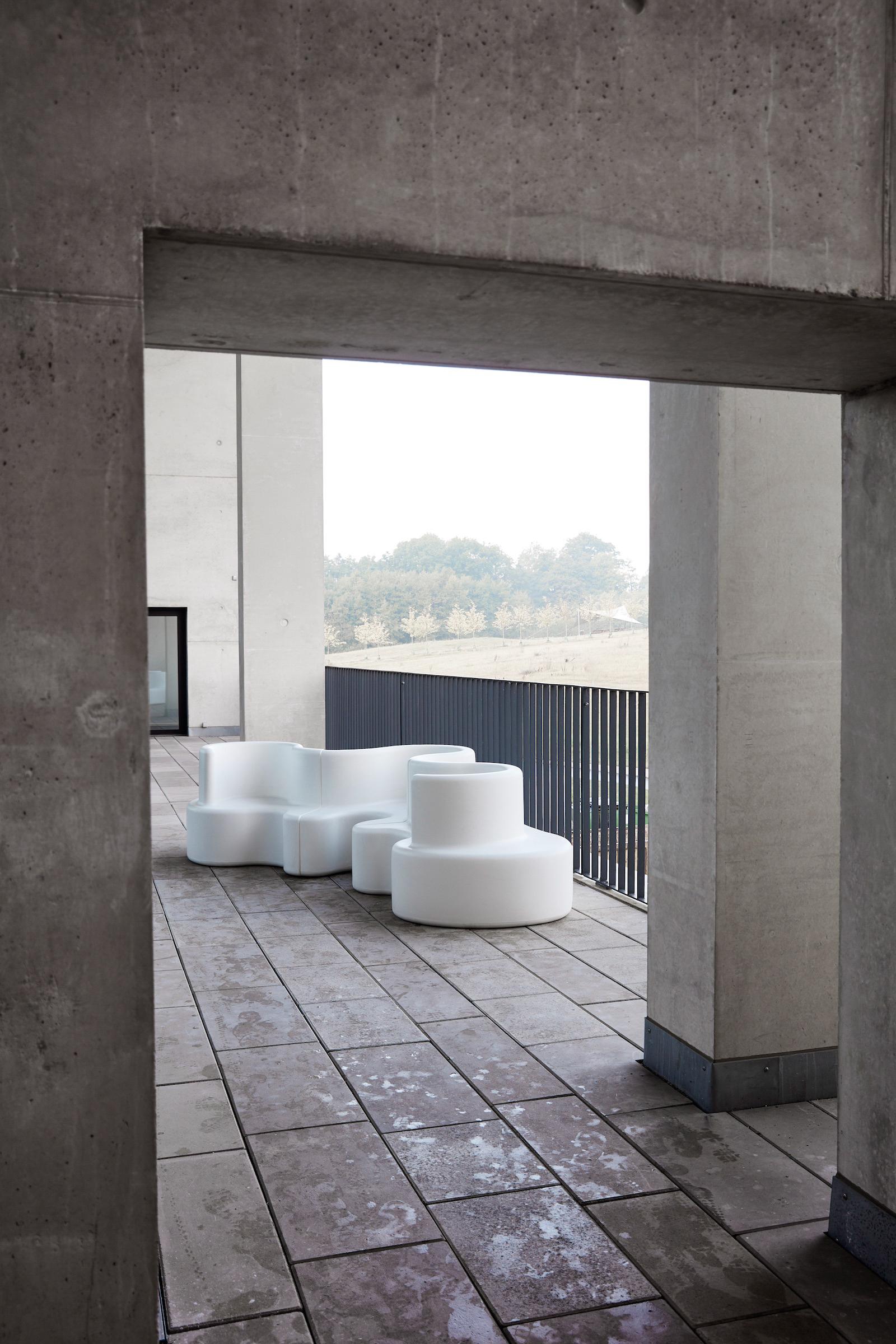Divano per interni e per esterni Cloverleaf, Unità di sinistra in bianco di Verner Panton in vendita 1