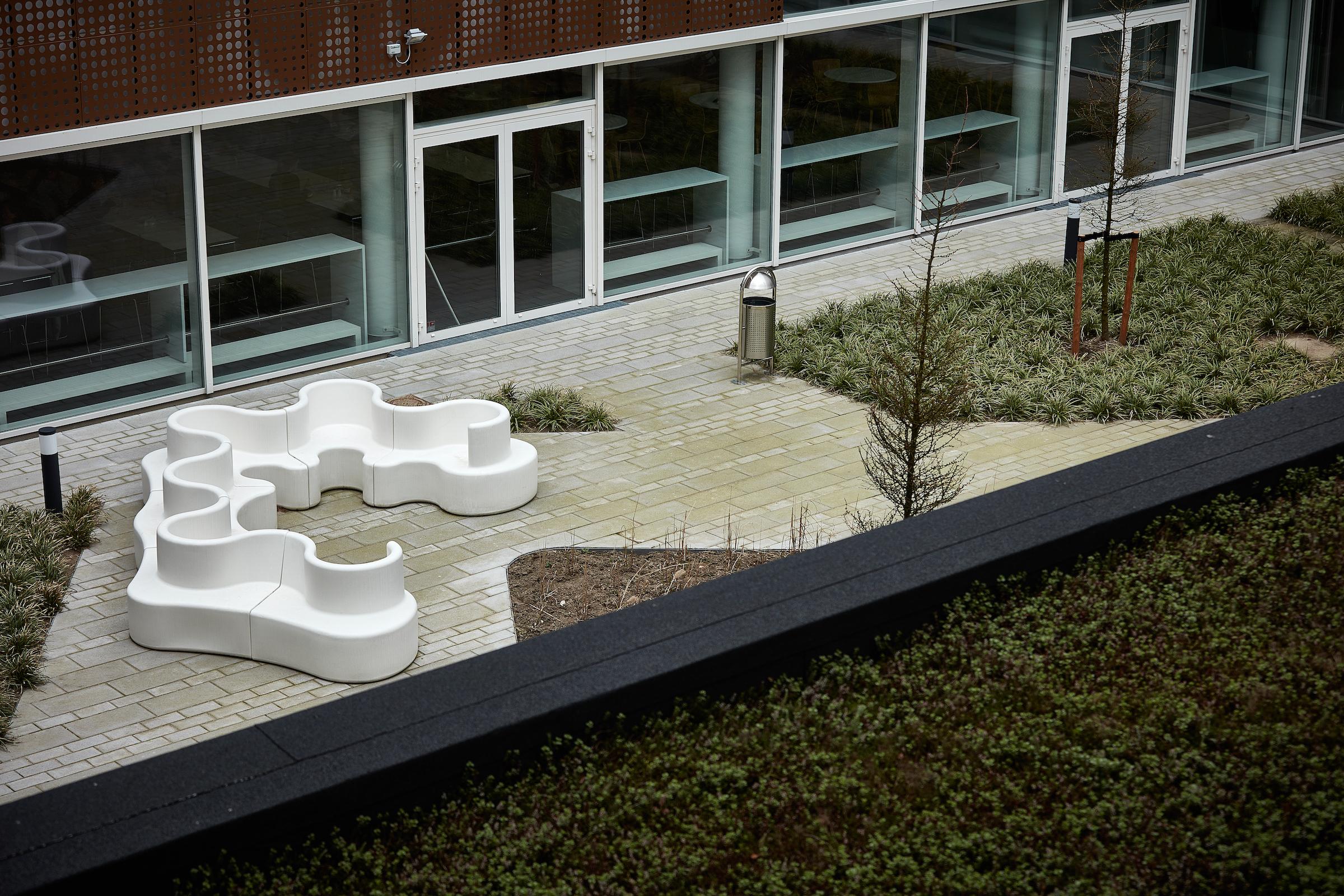 Divano da interno e da esterno Cloverleaf, unità centrale in bianco di Verner Panton in vendita 11