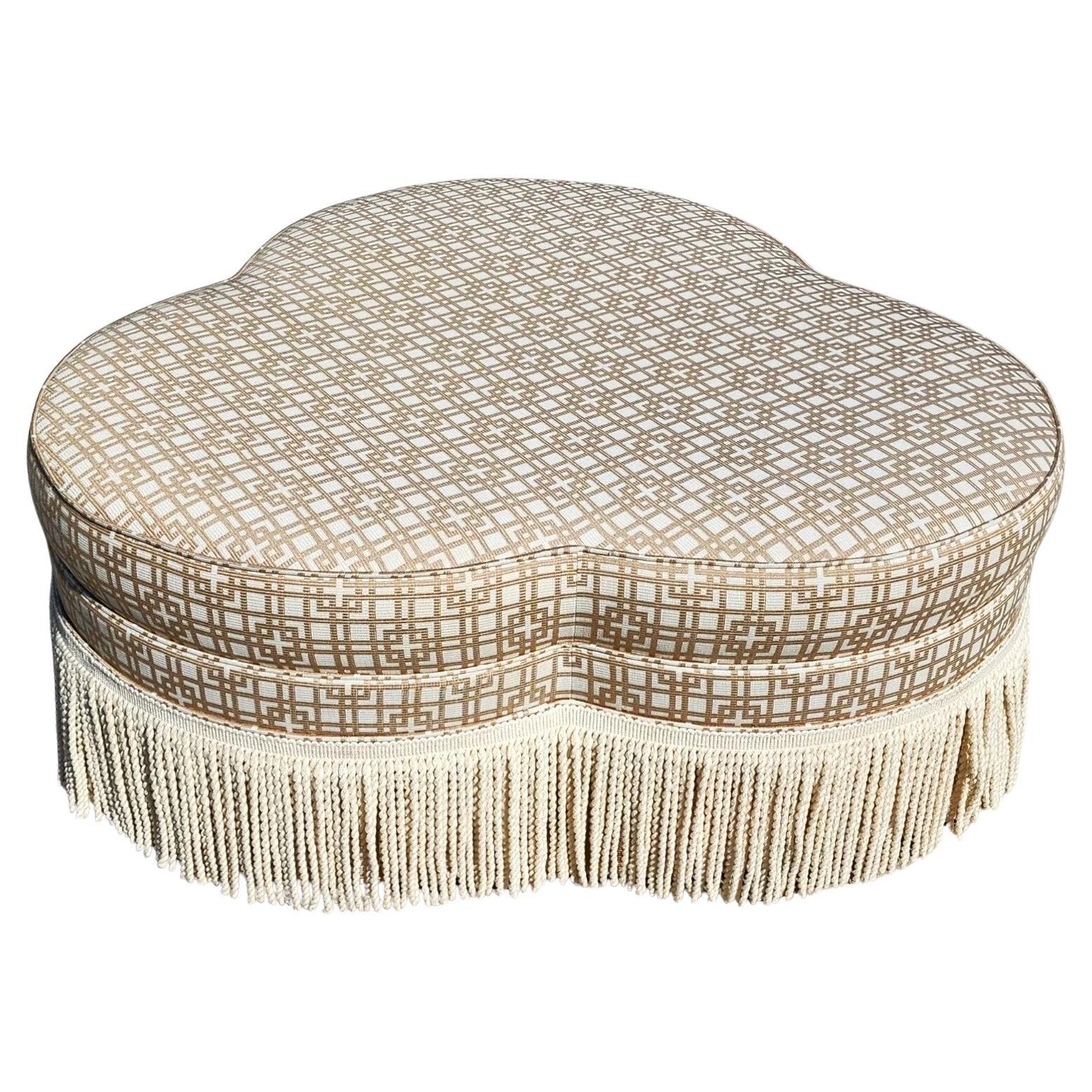 Polsterhocker mit Kleeblatt von Hickory
