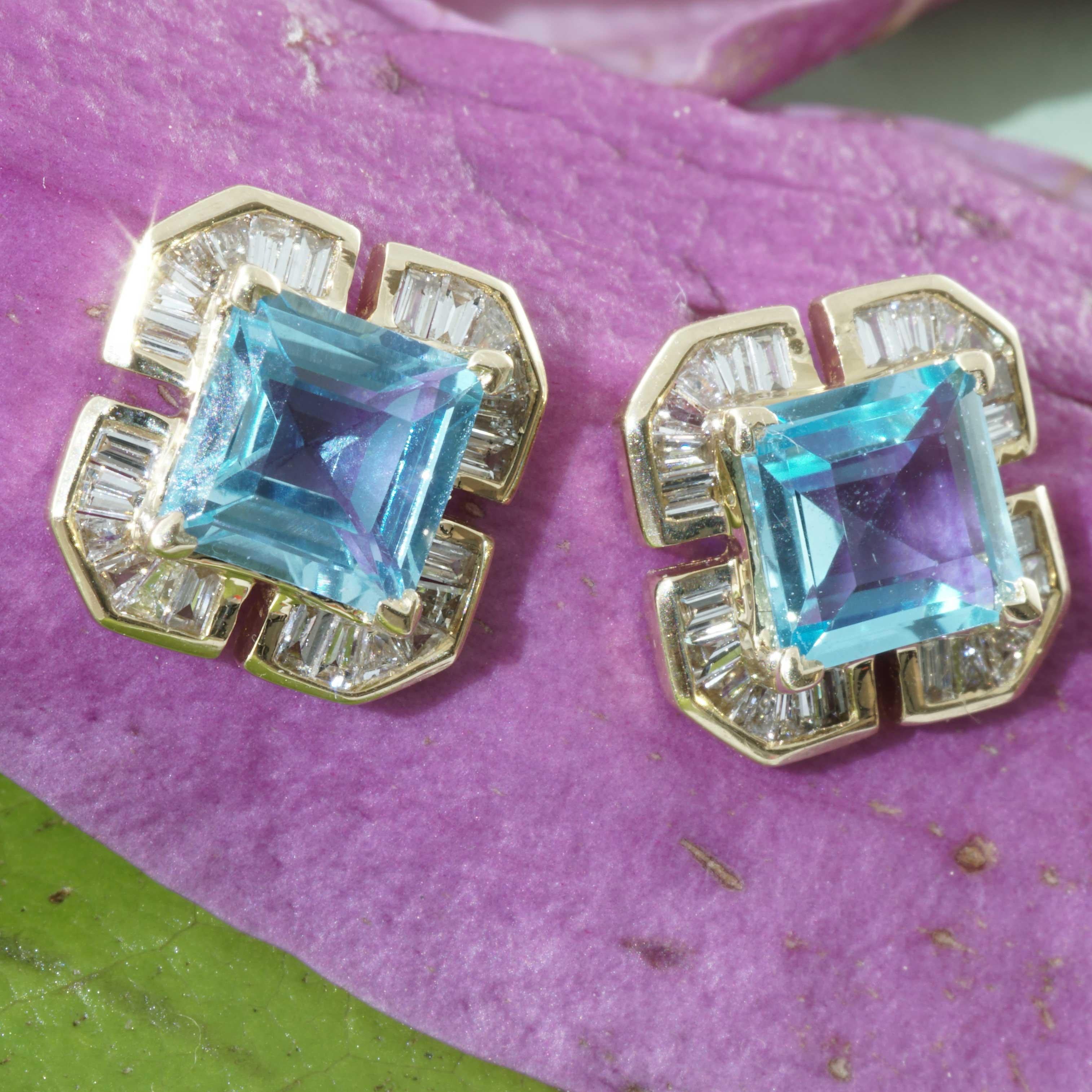 Modern Cloverleaf shaped Blue Topaz Diamond Earrings Swiss Blue 1.8 ct 0.40 ct brandnew For Sale