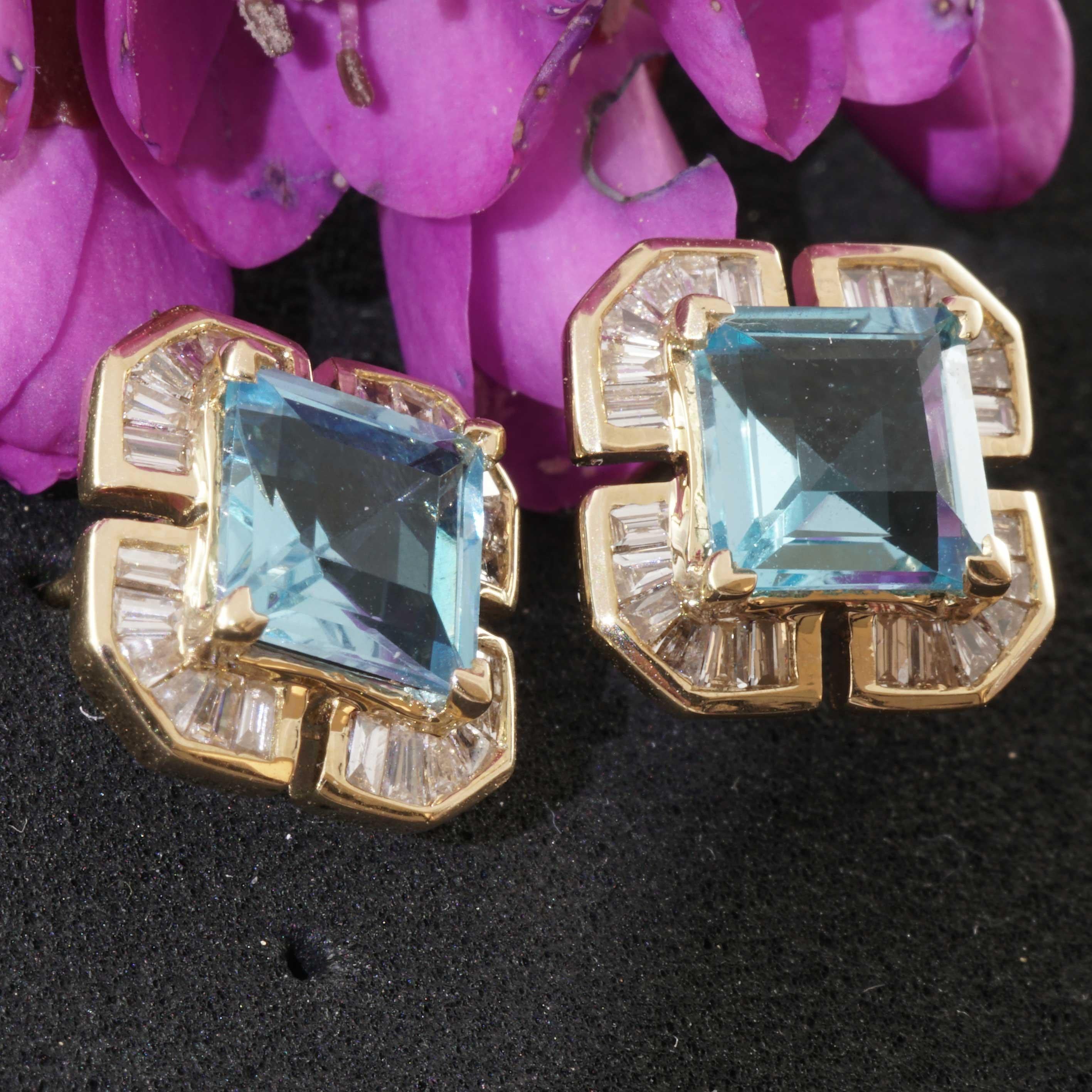 Cloverleaf shaped Blue Topaz Diamond Earrings Swiss Blue 1.8 ct 0.40 ct brandnew In New Condition For Sale In Viena, Viena