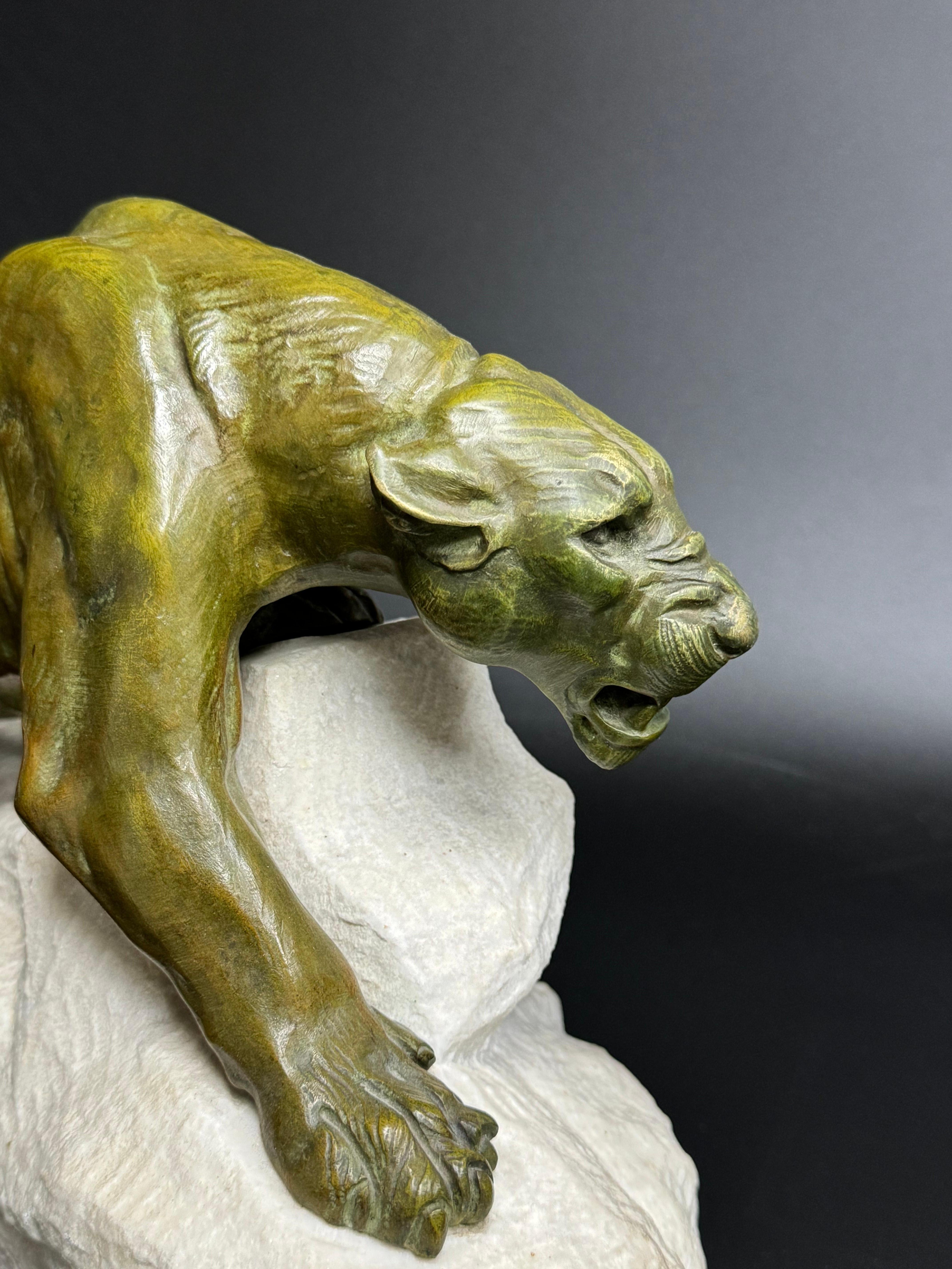 Clovis-Edmond MASSON (1858-1913)
Panthère
Sculpture en bronze ciselé et patiné à nuance verte.
Signé sur la base en marbre blanc
H. 24, L. 43 cm

Clovis-Edmond Masson, né à Paris le 7 mars 1838 et mort en 1913, sculpteur animalier français.

Clovis