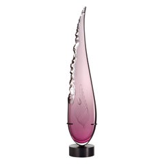Clovis in Amethyst, eine einzigartige hohe abstrakte Glasskulptur von James Devereux