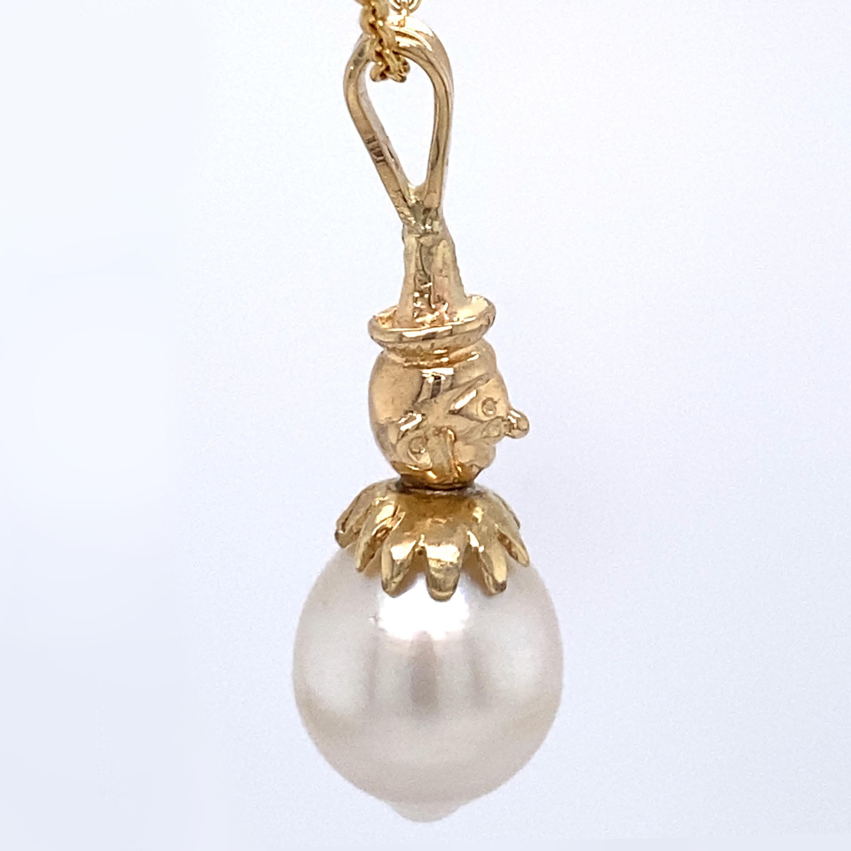 Pendentif en or jaune avec chaîne en forme de perle baroque des mers du Sud « Clon Strike North » en vente 4