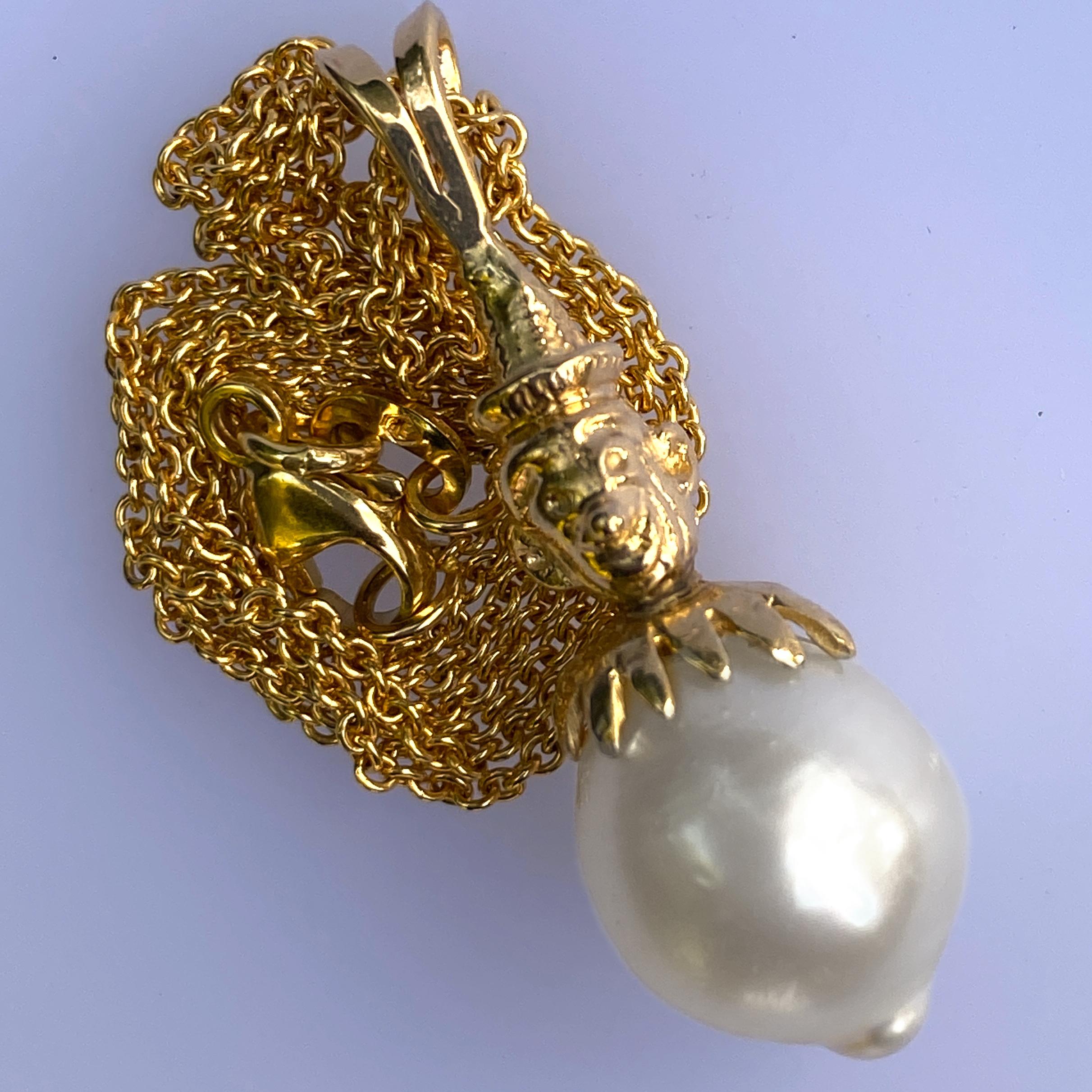Pendentif en or jaune avec chaîne en forme de perle baroque des mers du Sud « Clon Strike North » en vente 9