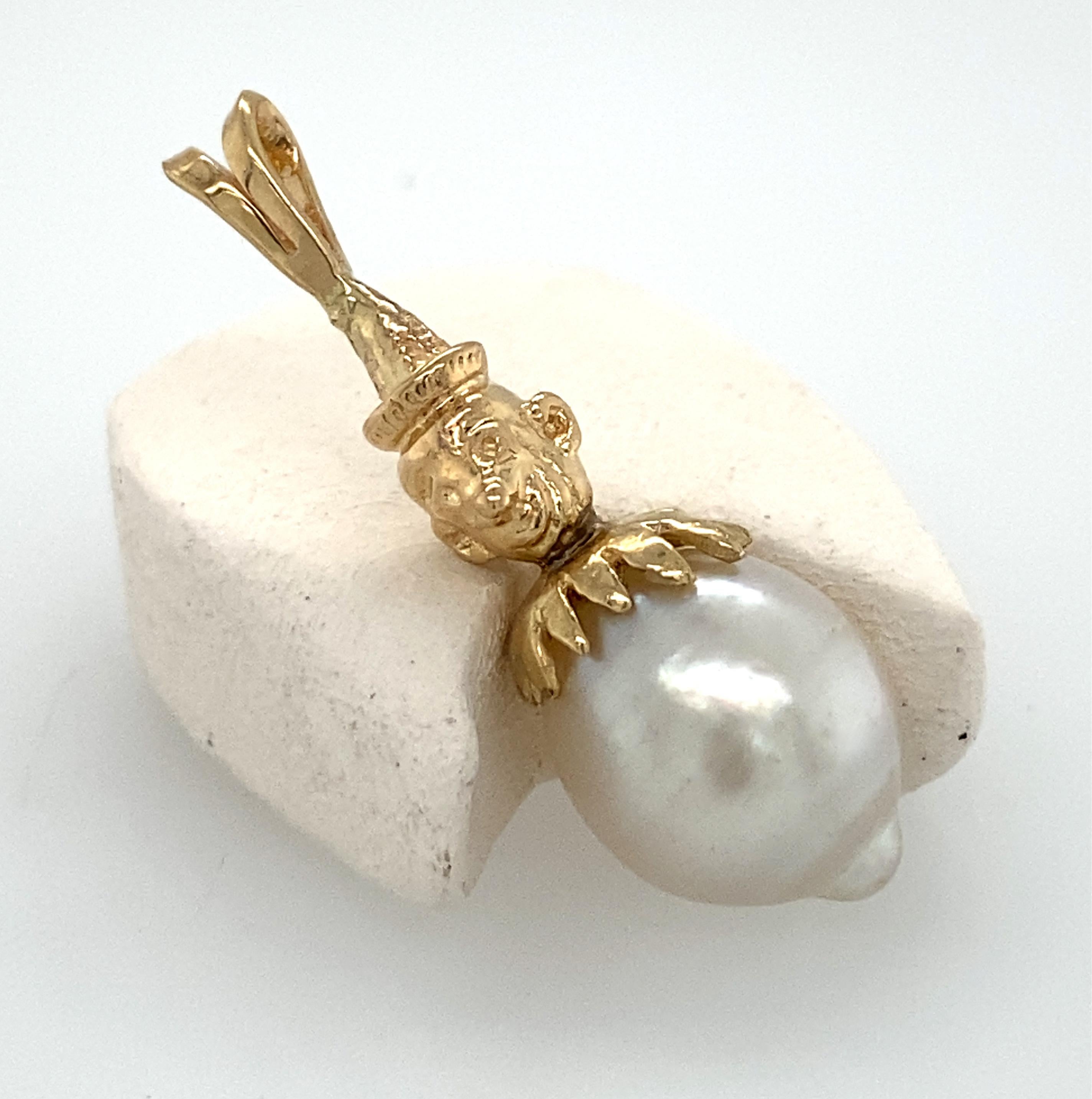 Pendentif en or jaune avec chaîne en forme de perle baroque des mers du Sud « Clon Strike North » en vente 1