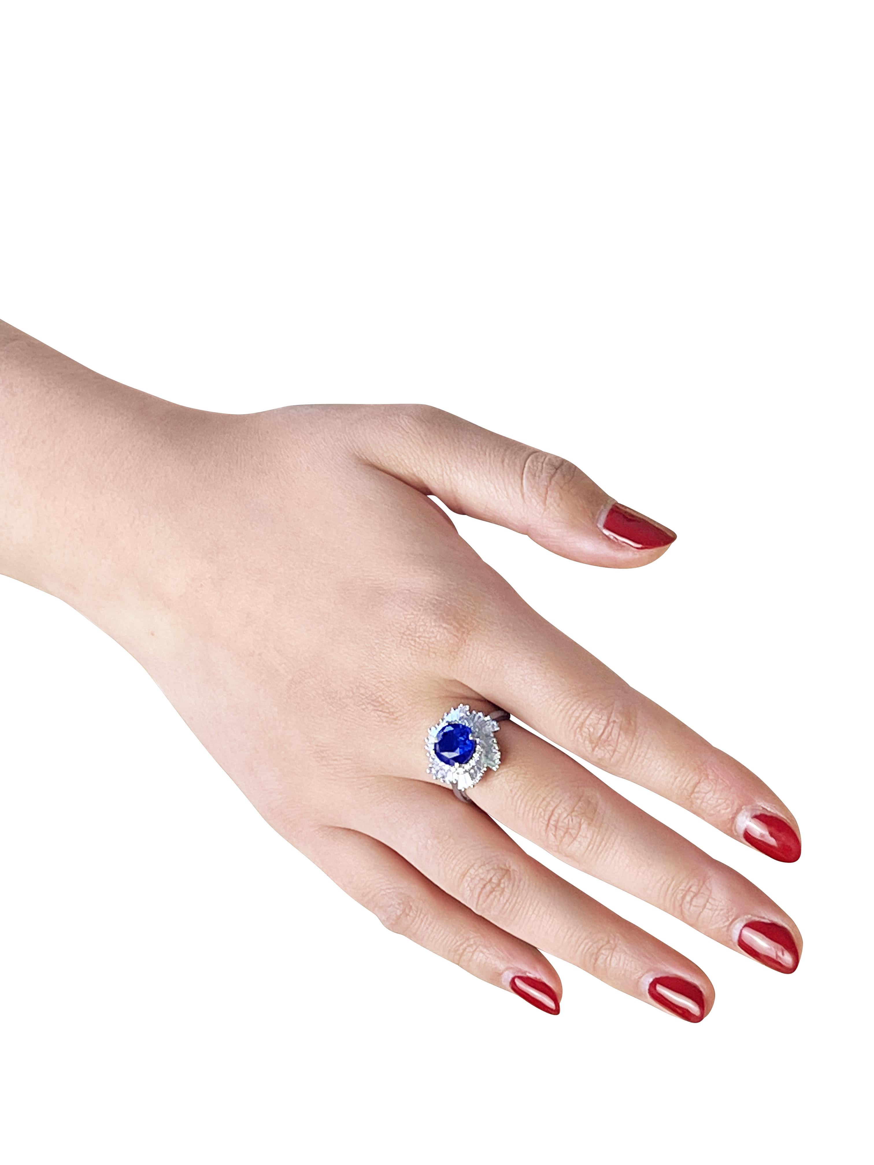 Modern CLS Certified 3.00 Carat Royal Blue Natural Ceylon Sapphire 18k Gold Ring For Sale