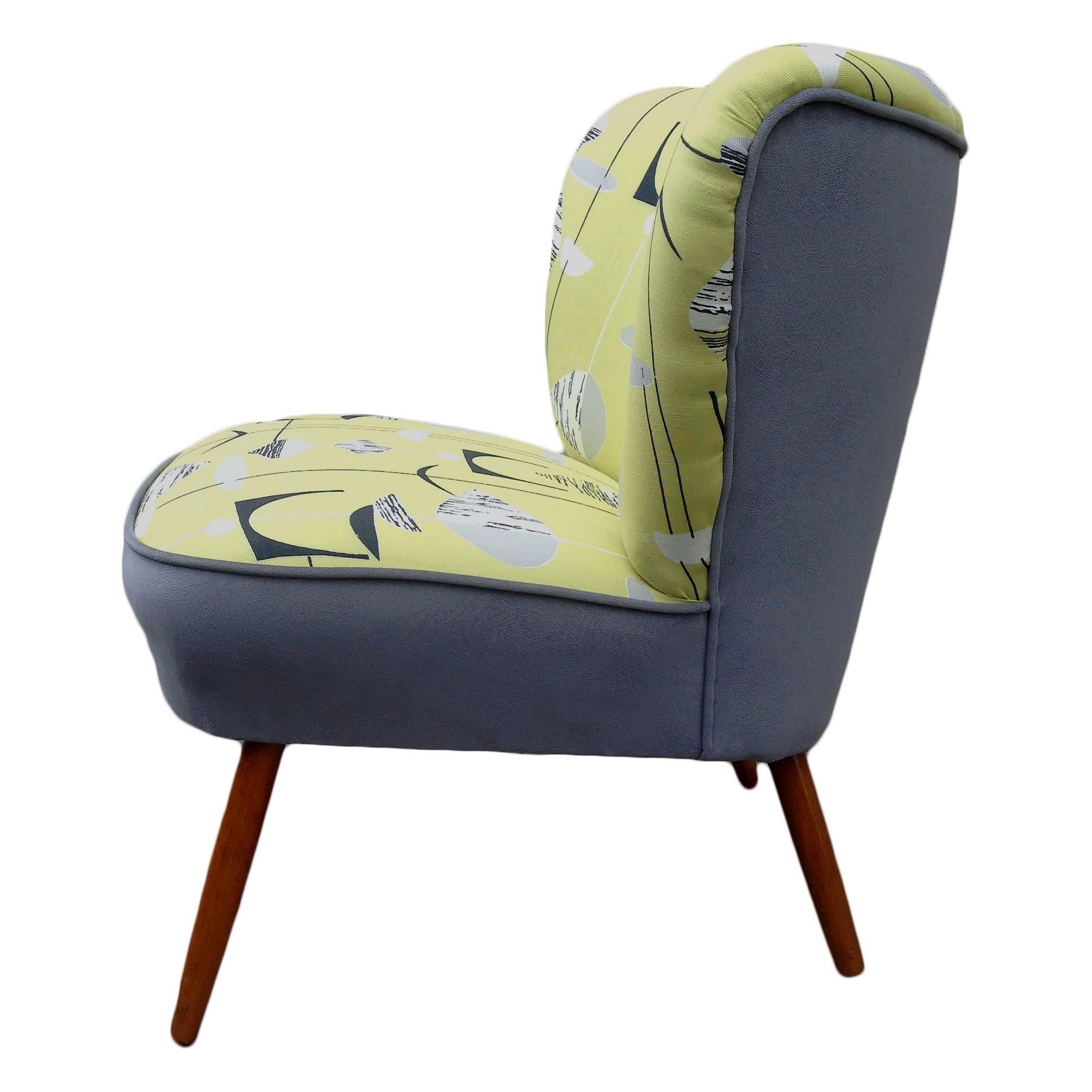 A comfortable club armchair from the 1960s. Joinery (beechwood) has been renovated and covered with a new polish.
Replaced filling of the seat and backrest. Cotton fabric in an abstract pattern from the 1950s Sanderson collection refers closely to