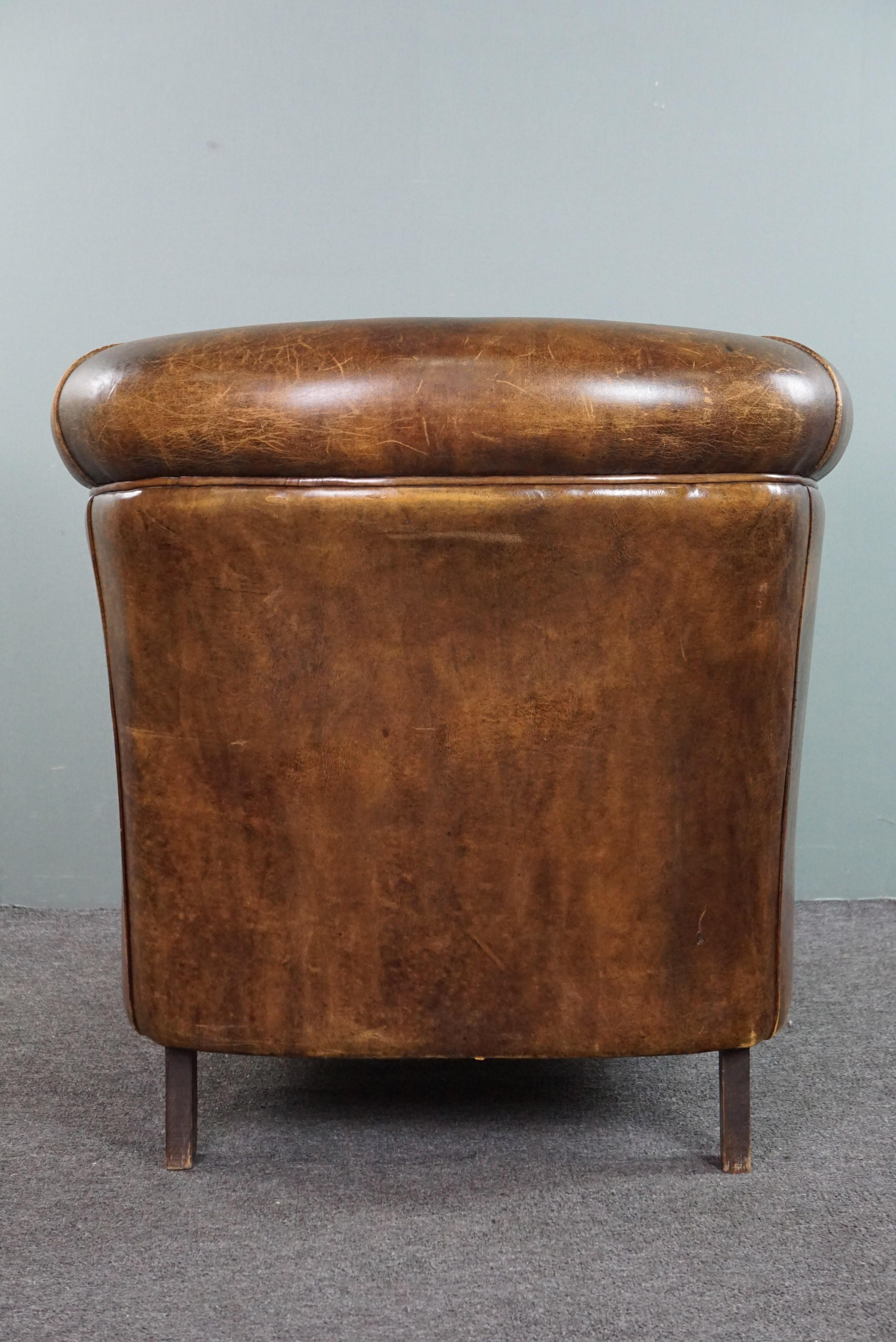 Club armchair with patina, made of sheep leather In Good Condition For Sale In Harderwijk, NL