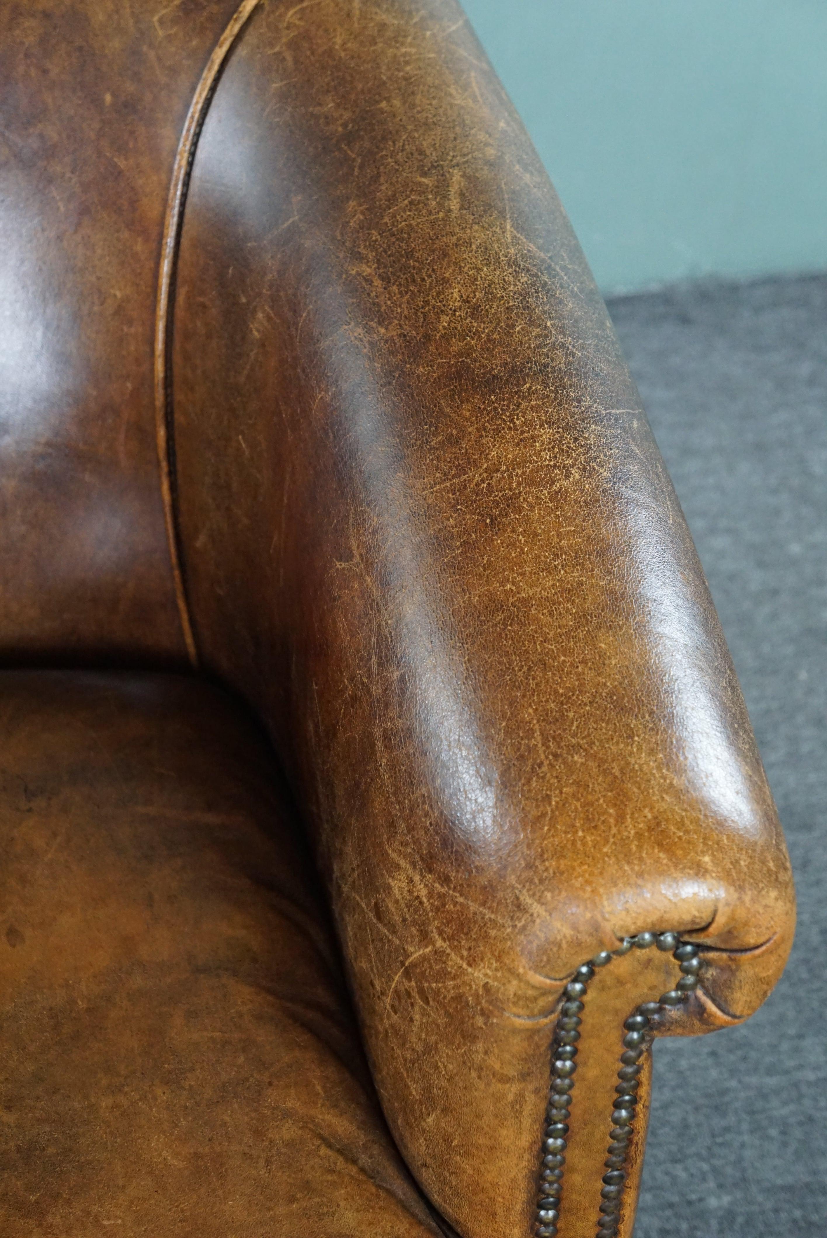 Club armchair with patina, made of sheep leather For Sale 2