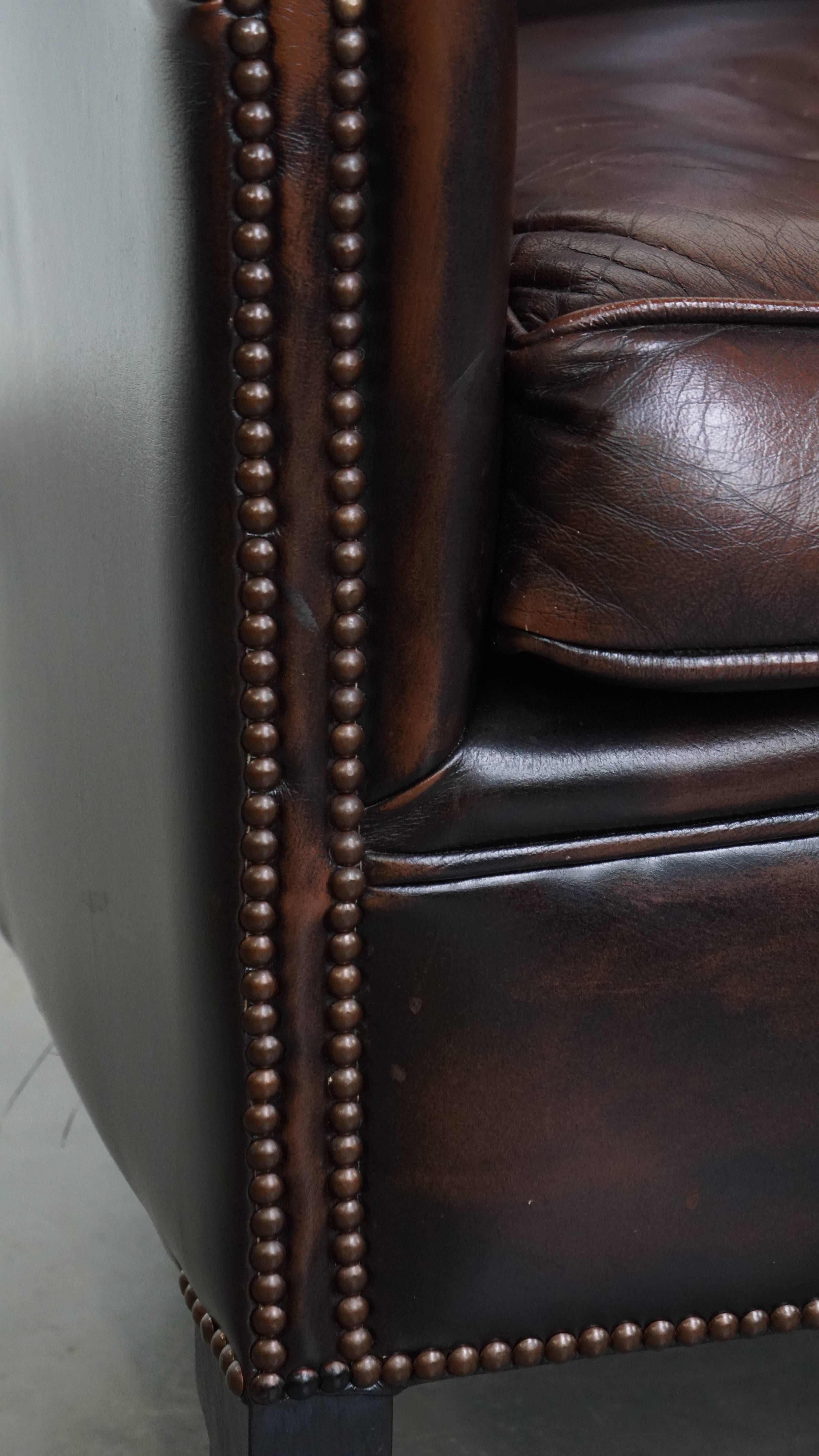 Fauteuil club en cuir de vachette de couleur foncée en vente 6
