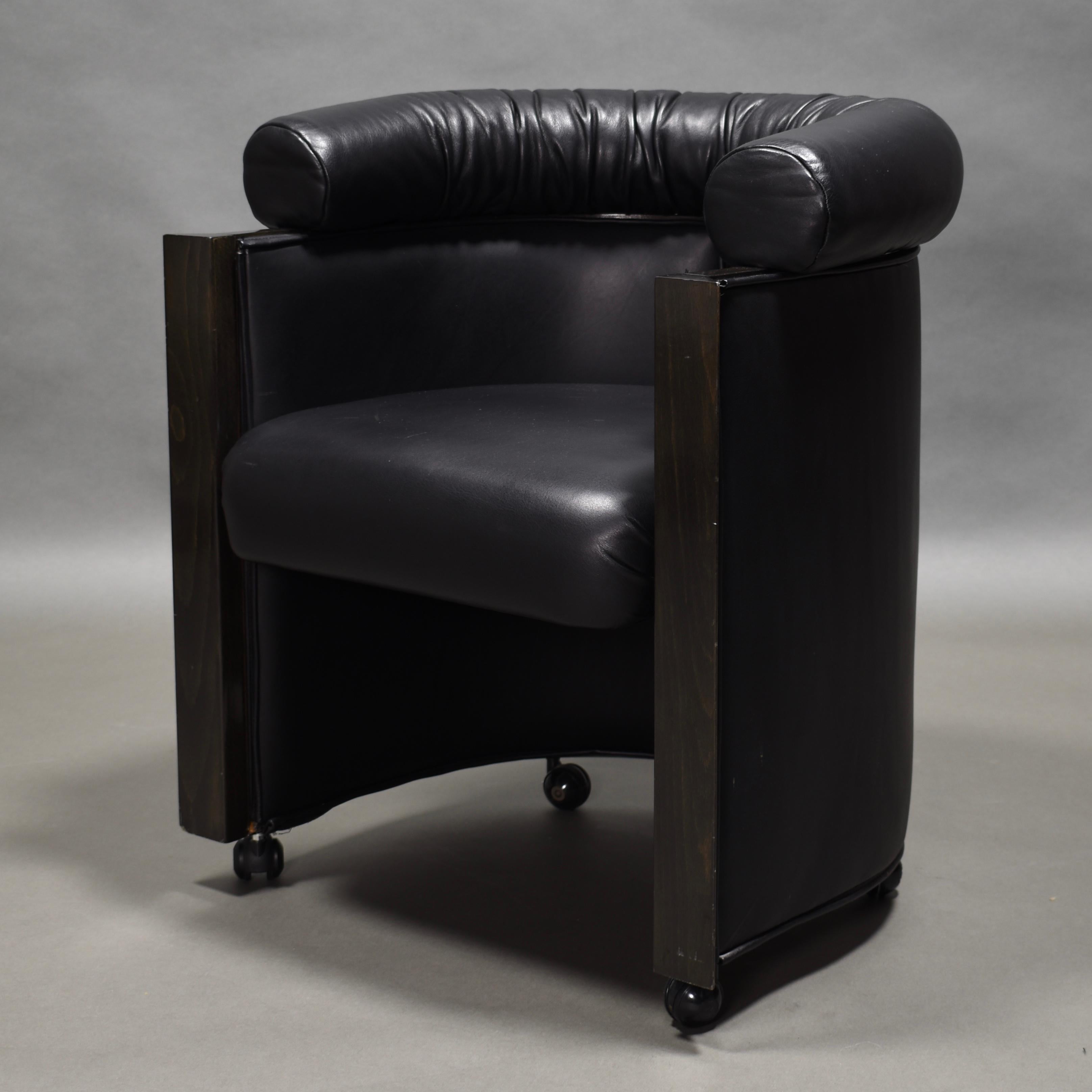 Club Chair in Leather and Ebony by Umberto Asnago for Giorgetti, Italy, 1980s In Good Condition In Pijnacker, Zuid-Holland