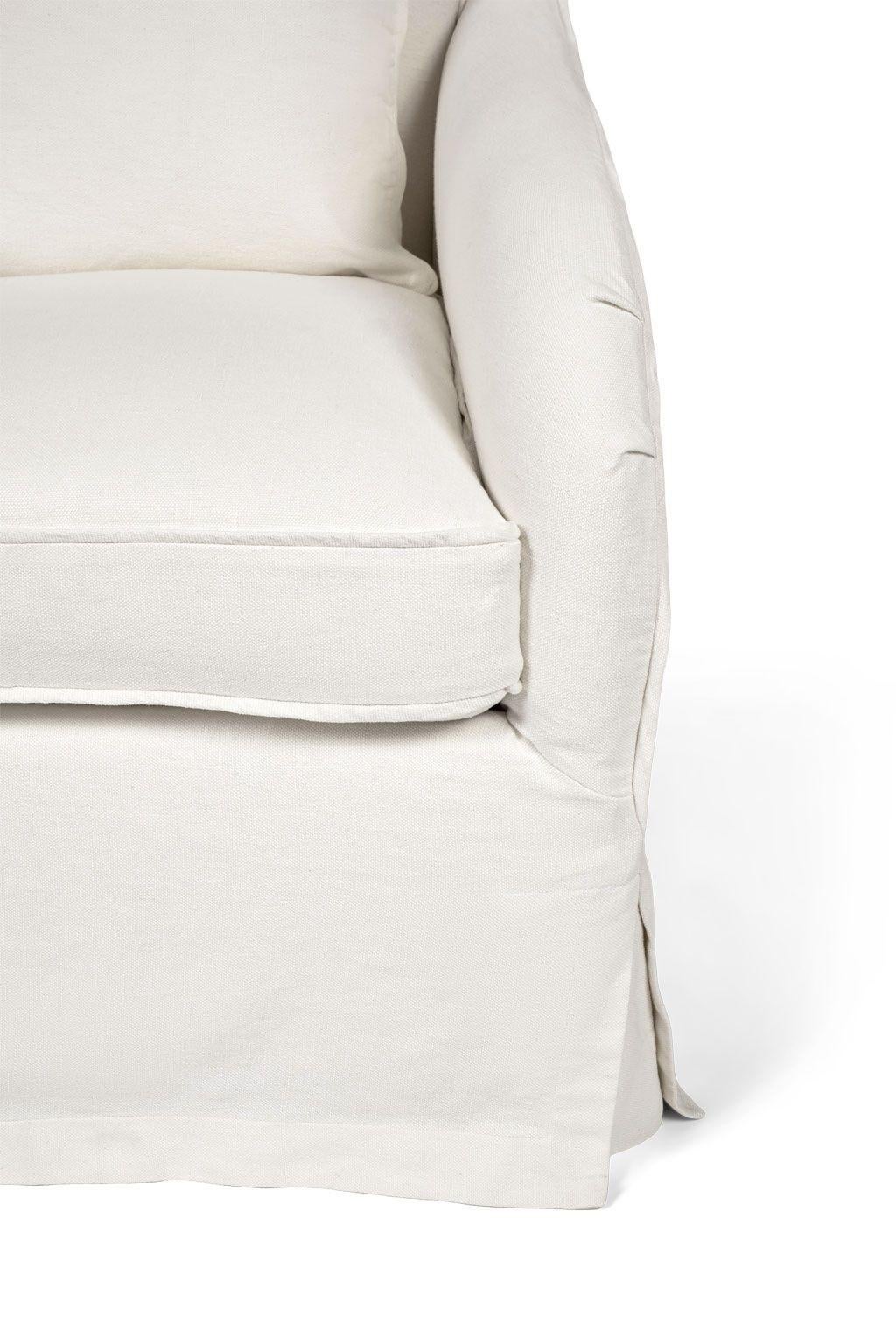 Club Chair Slipcovered in White Linen In Good Condition In Houston, TX