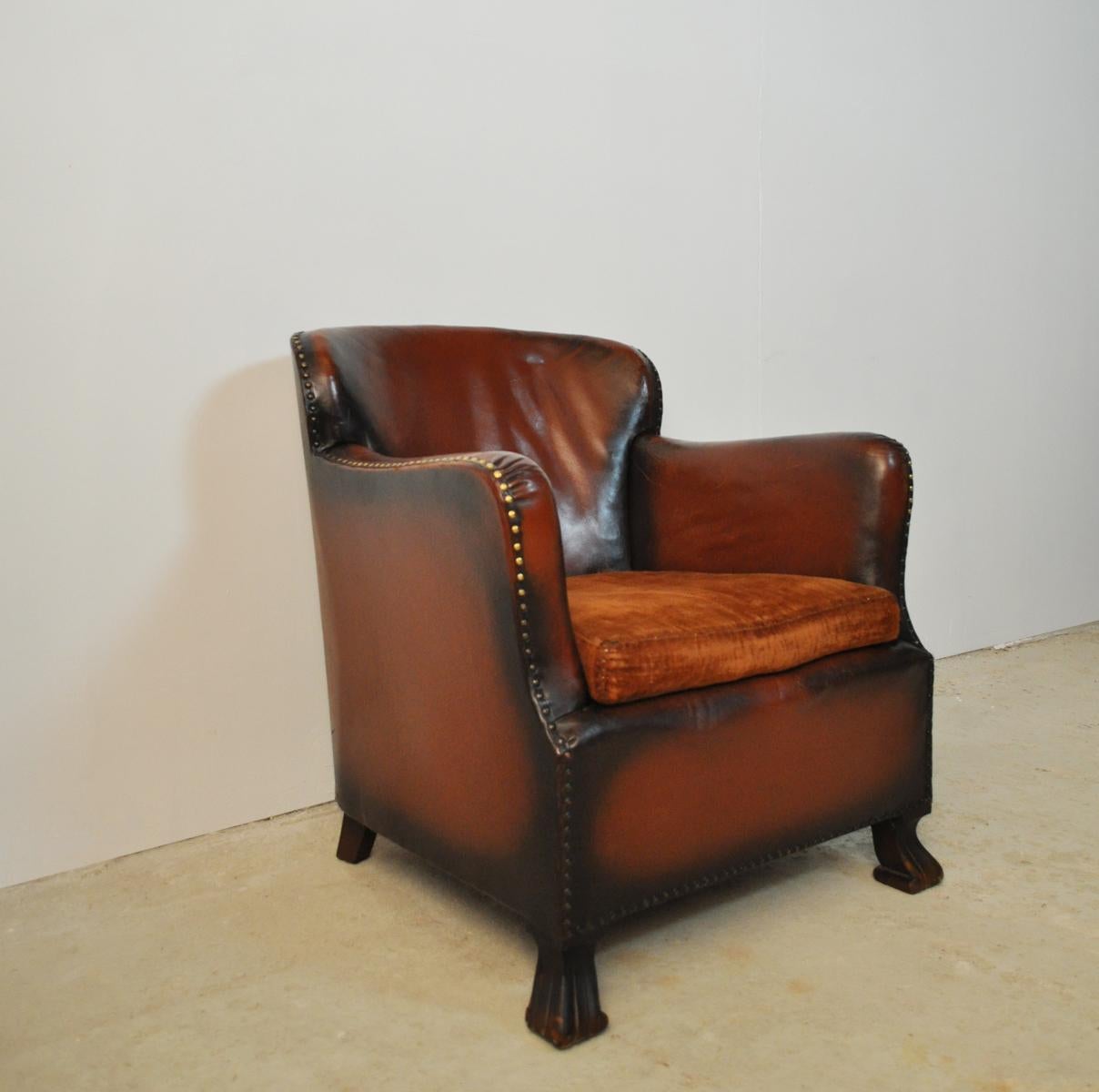 Club armchair with original leather in an amazing whiskey brown color, with the original vintage patina and brass nailhead. Designed in the 1920s.

Patinated with signs of wear consistent with age and use.