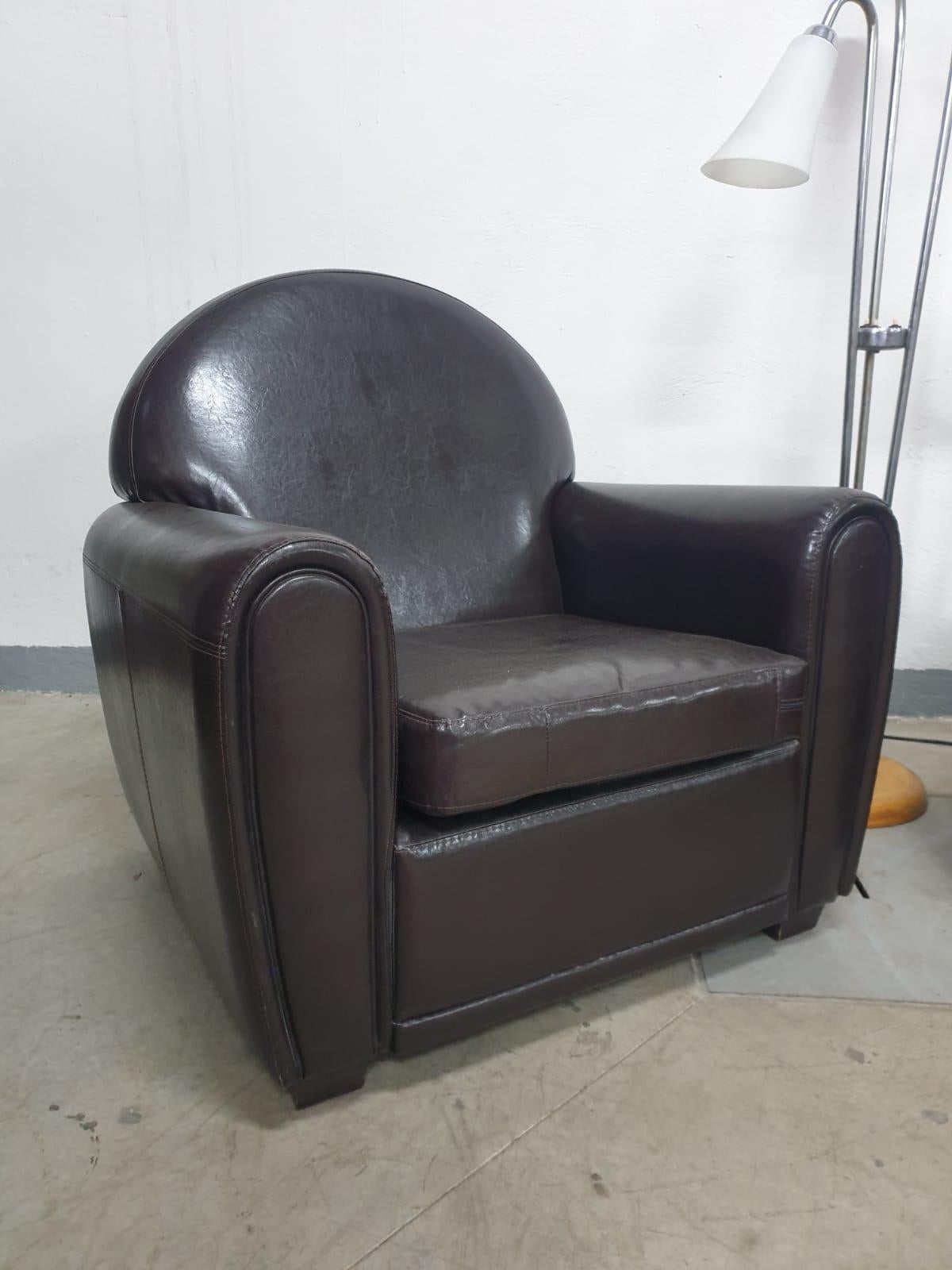 These comfortable ART DECO leather club armchairs were made in the ART DECO style in the 1970´s.
They are made of black leather.
In good vintage condition with no damage, minor signs of age and use.
Price is for the pair.

Height: 98 cm

Width: 100