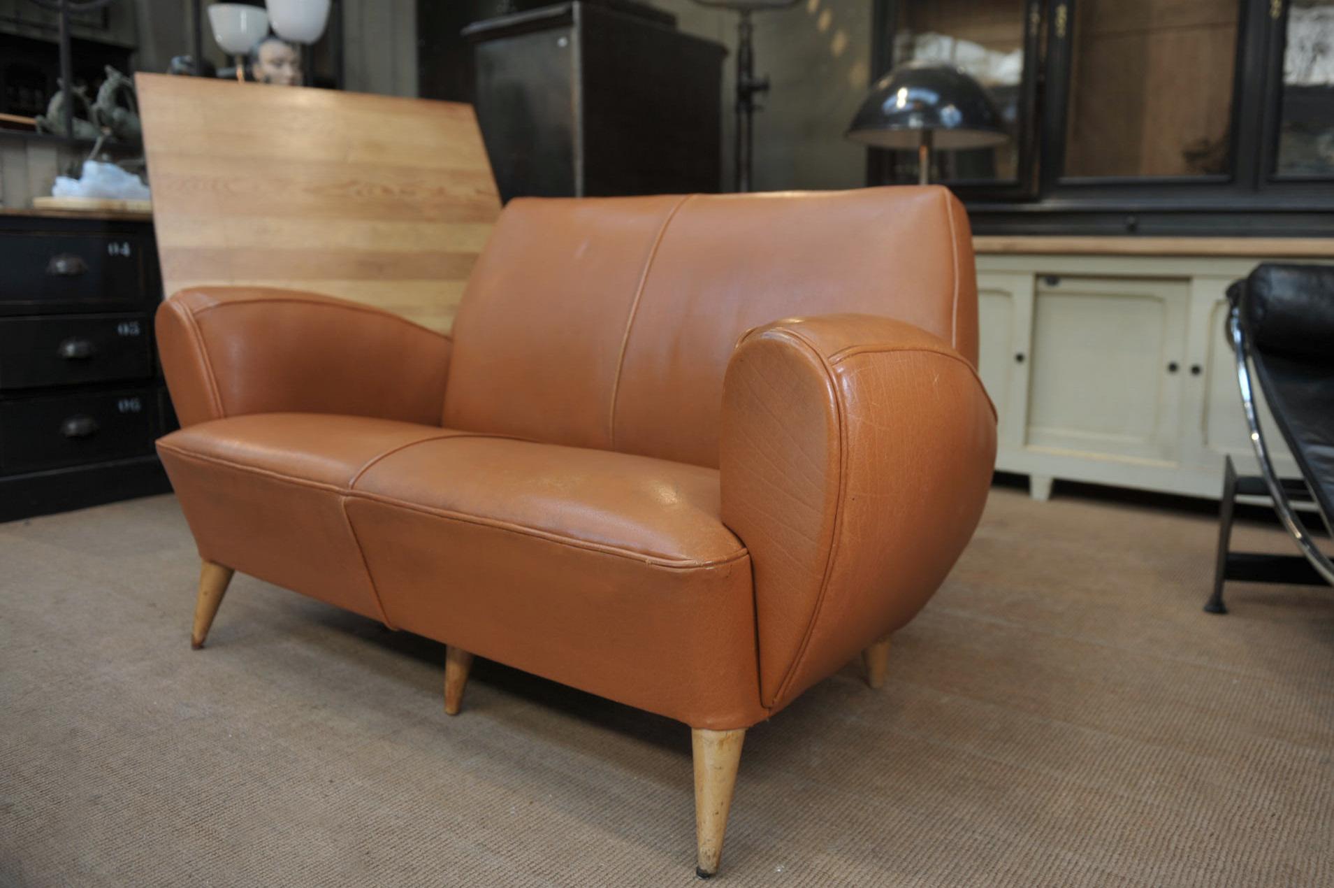 Club Leather Sofa by Erton Paris, circa 1950 im Zustand „Gut“ im Angebot in Roubaix, FR
