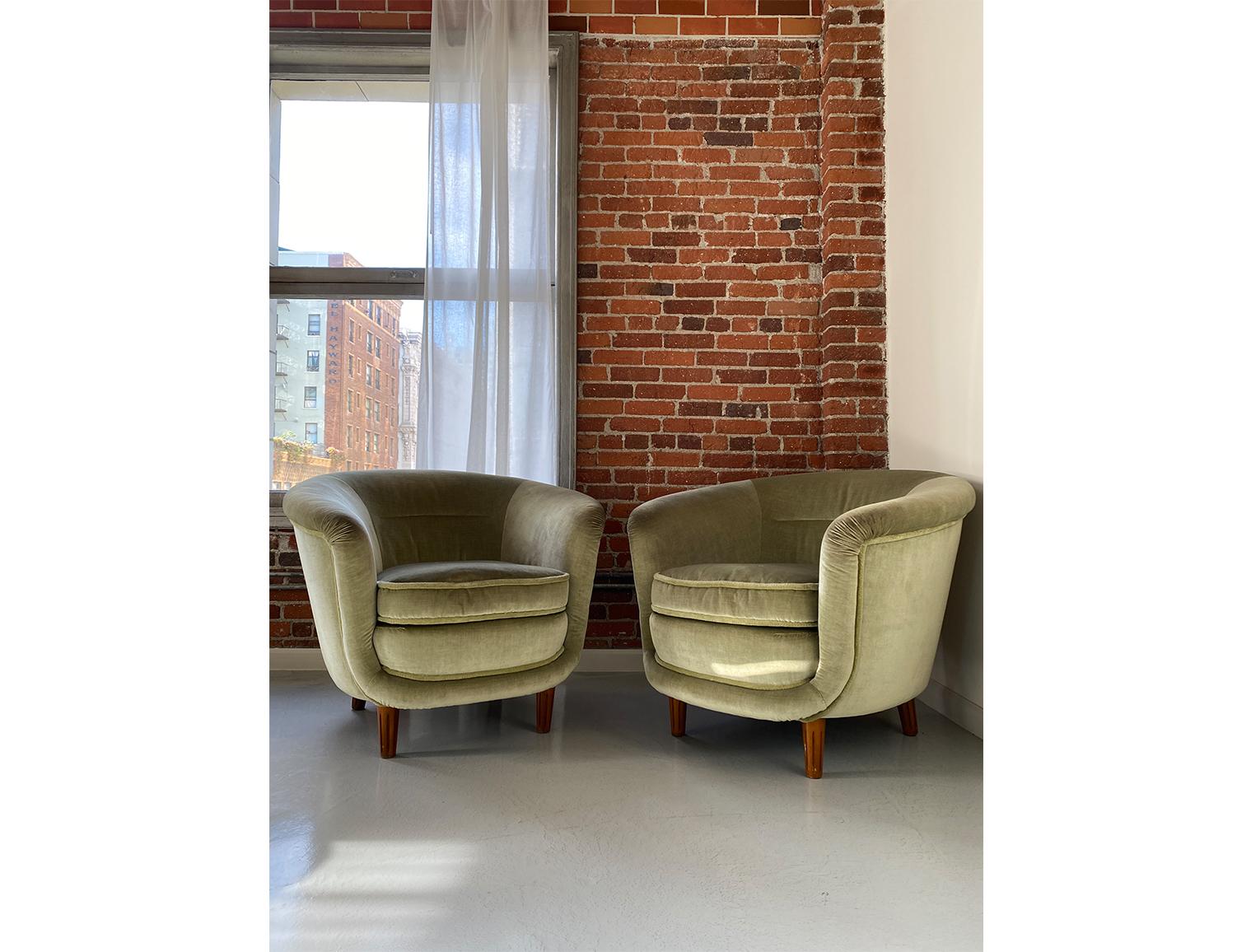 Club Lounge Chairs from the 1930/40s with Original Mohair Fabric, Detailed Legs 6